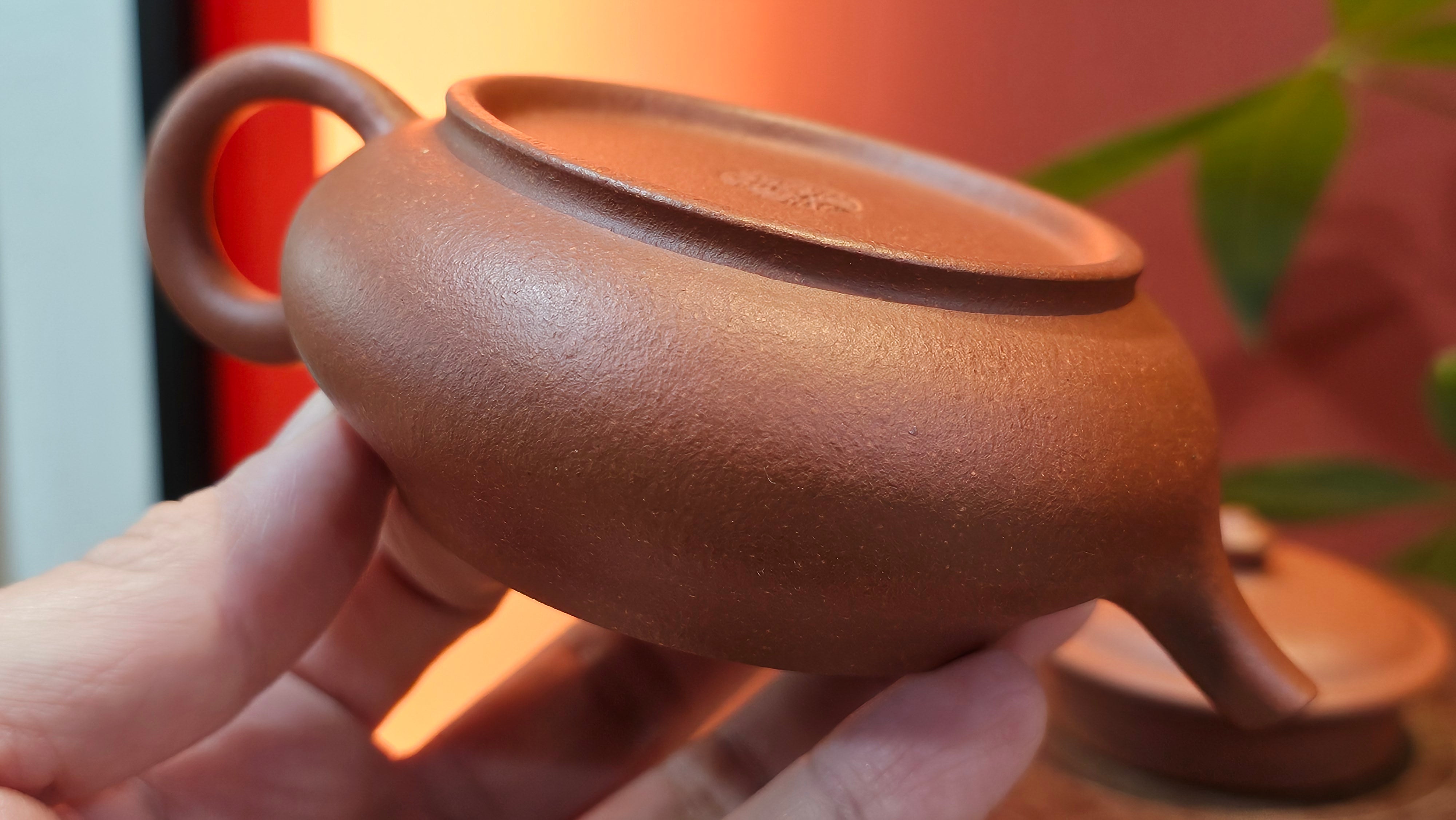 Ming Lu 明炉, 157.6ml, Hong Jiang Po Ni 红降坡泥, by our Collaborative Craftsman Chen Gui Zhi 陈桂枝。(Red JiangPoNi is rarer than Yellow JiangPoNi, XiaoMeiYao ZhuNi & ZhaoZhuang ZhuNi) ~ Congratulations to Mr J.K.! 1815hrs 1st August 2025, Stolberg, Germany🇩🇪