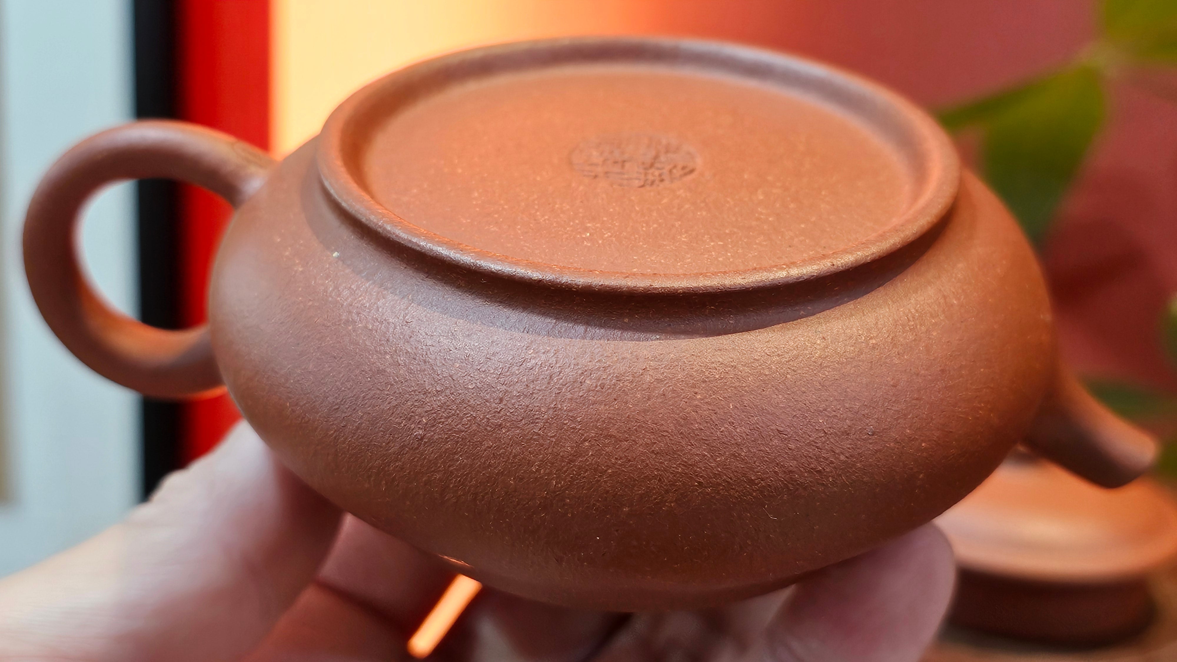 Ming Lu 明炉, 157.6ml, Hong Jiang Po Ni 红降坡泥, by our Collaborative Craftsman Chen Gui Zhi 陈桂枝。(Red JiangPoNi is rarer than Yellow JiangPoNi, XiaoMeiYao ZhuNi & ZhaoZhuang ZhuNi) ~ Congratulations to Mr J.K.! 1815hrs 1st August 2025, Stolberg, Germany🇩🇪