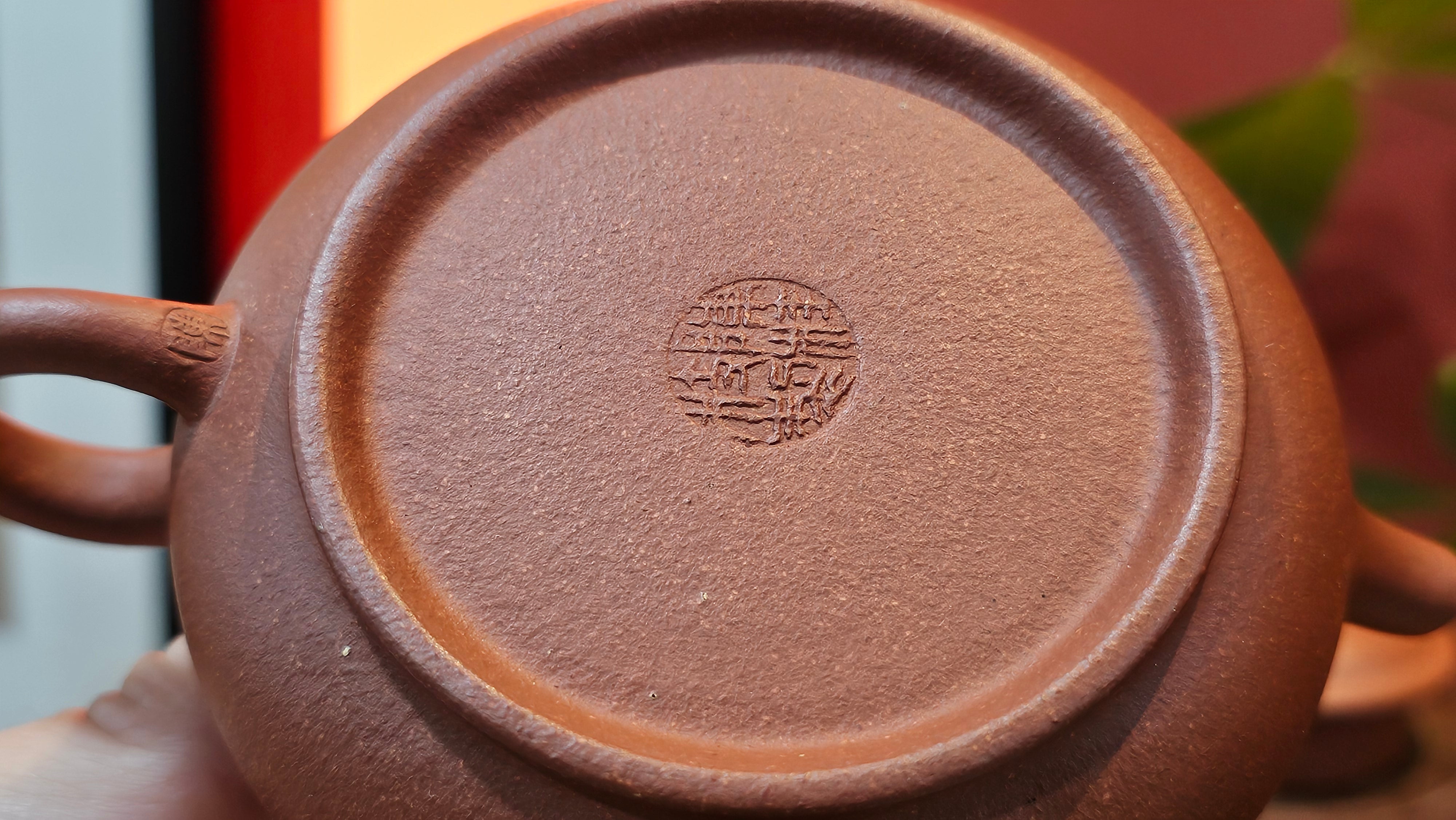 Ming Lu 明炉, 157.6ml, Hong Jiang Po Ni 红降坡泥, by our Collaborative Craftsman Chen Gui Zhi 陈桂枝。(Red JiangPoNi is rarer than Yellow JiangPoNi, XiaoMeiYao ZhuNi & ZhaoZhuang ZhuNi) ~ Congratulations to Mr J.K.! 1815hrs 1st August 2025, Stolberg, Germany🇩🇪