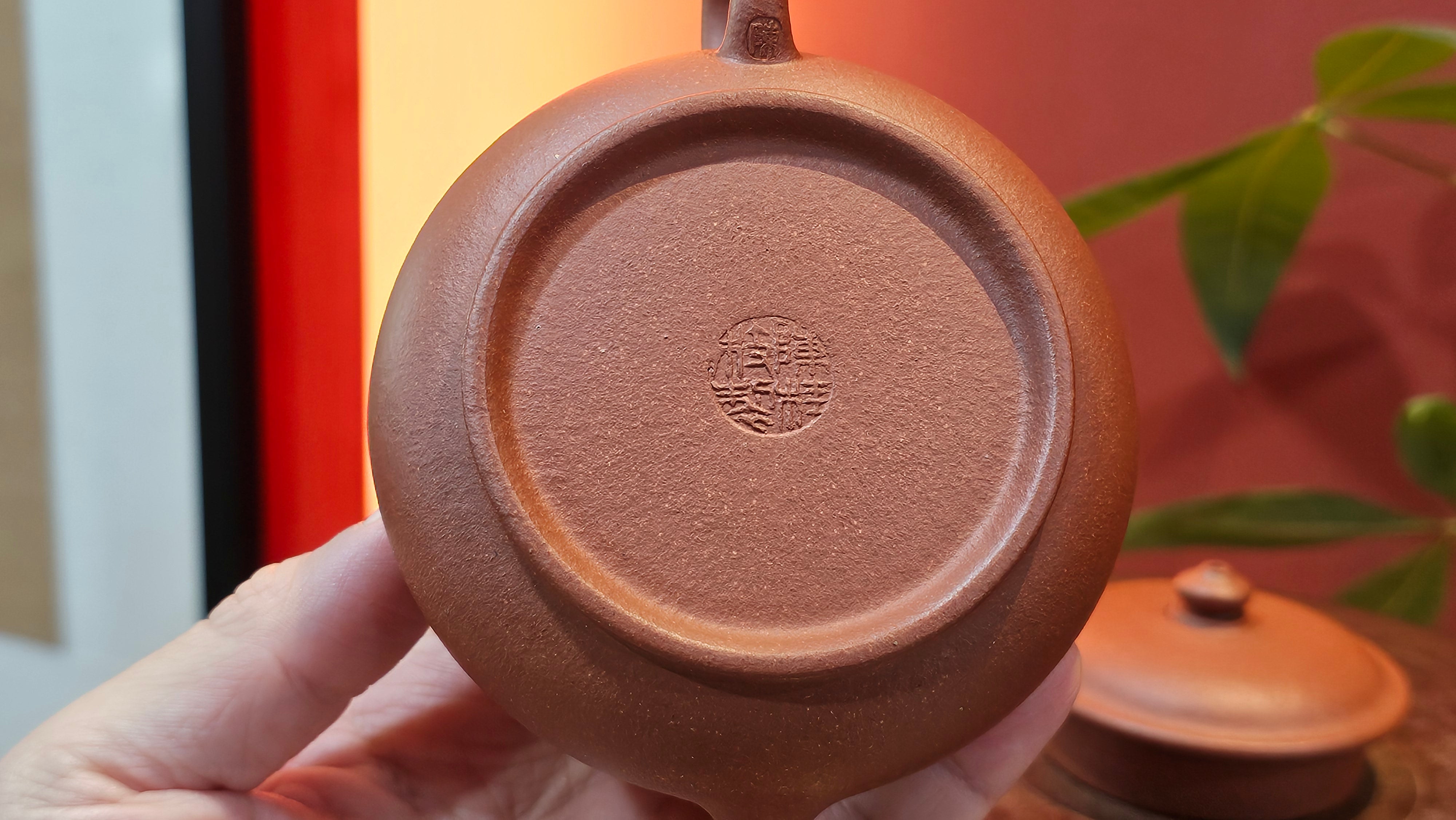 Ming Lu 明炉, 157.6ml, Hong Jiang Po Ni 红降坡泥, by our Collaborative Craftsman Chen Gui Zhi 陈桂枝。(Red JiangPoNi is rarer than Yellow JiangPoNi, XiaoMeiYao ZhuNi & ZhaoZhuang ZhuNi) ~ Congratulations to Mr J.K.! 1815hrs 1st August 2025, Stolberg, Germany🇩🇪