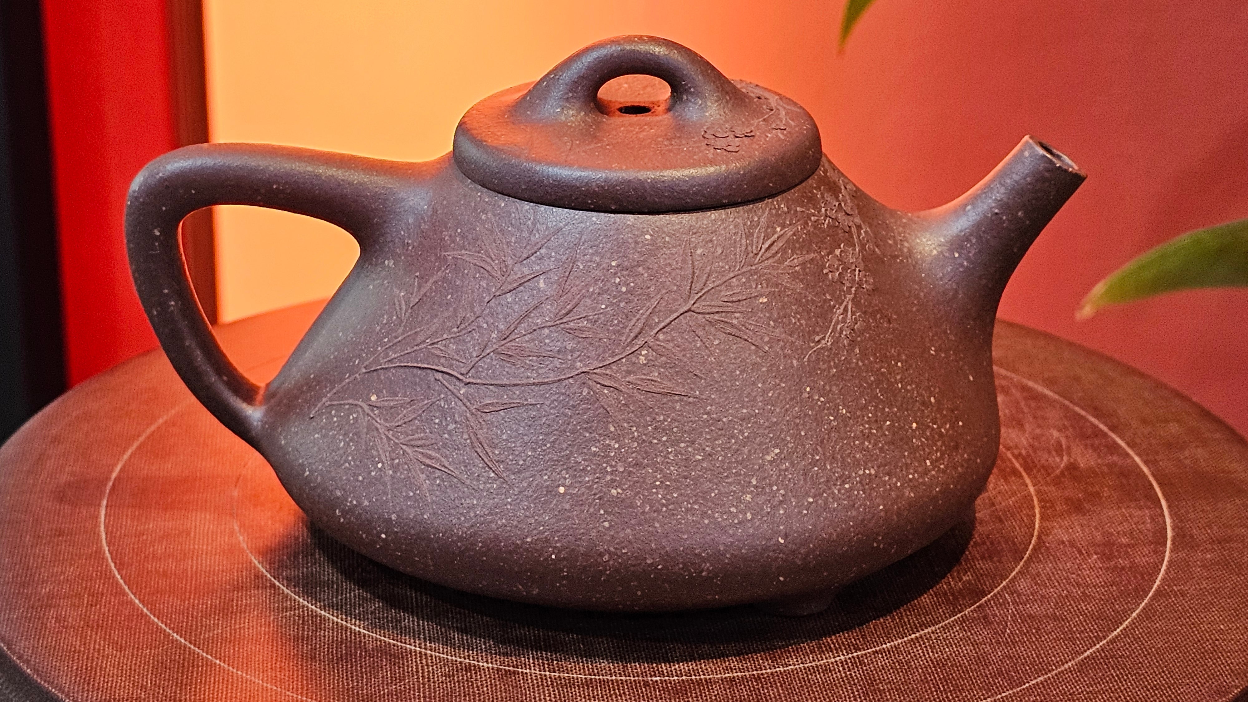Shi Piao 石瓢 (Zi Ye Shi Piao), 191.1ml, Craftsman Yun Shen 云深 performing *EXQUISITE WHOLE-BODY Clay Sculpting 泥绘 of Plum Blossoms 梅花*, pot by Craftsman Chen Huan 陈欢; Lao Zi Ni 老紫泥 ~ Congratulations to Mr C.L.! 2046hrs 26th August 2025, Chicago! IL!