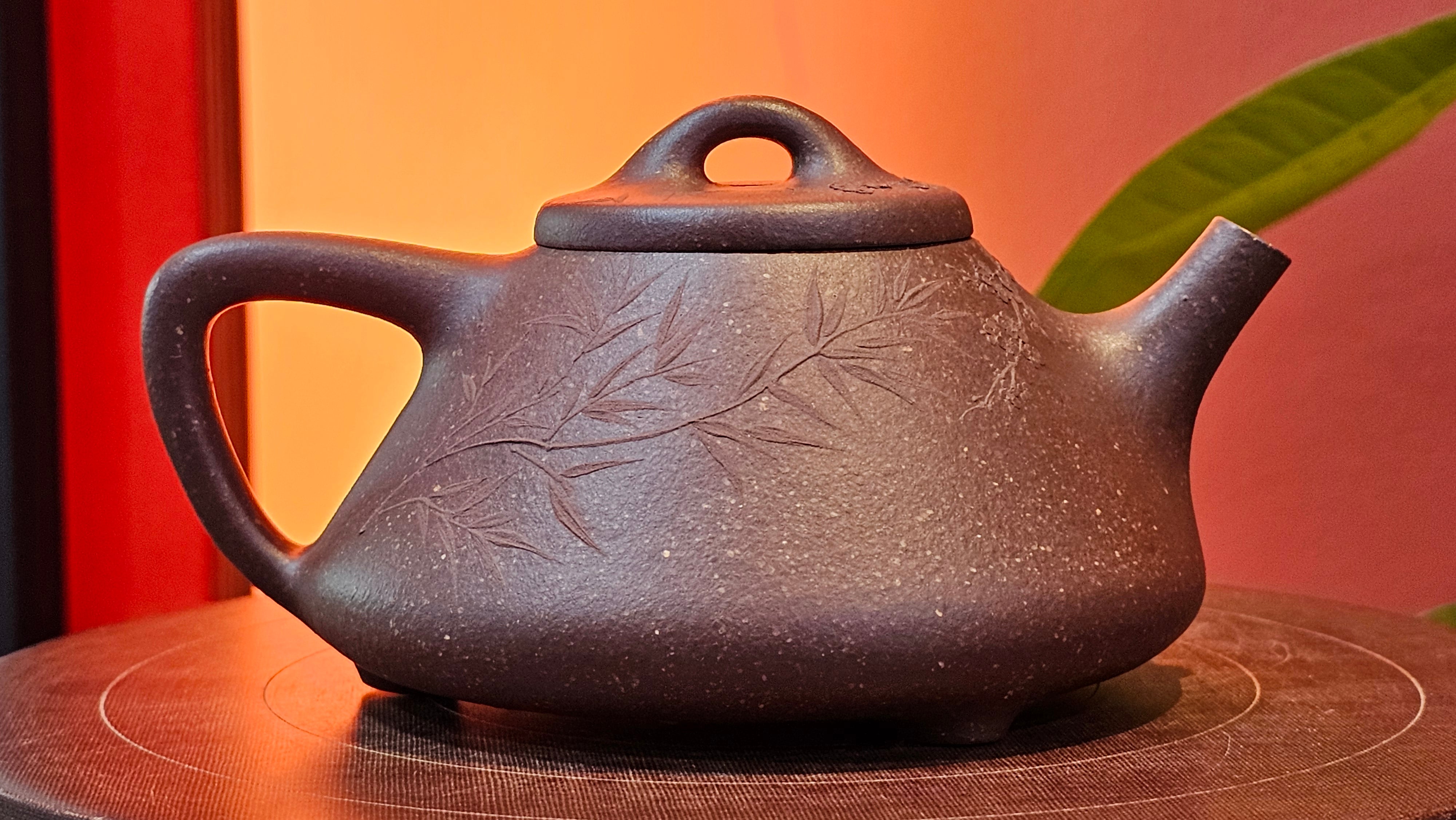 Shi Piao 石瓢 (Zi Ye Shi Piao), 191.1ml, Craftsman Yun Shen 云深 performing *EXQUISITE WHOLE-BODY Clay Sculpting 泥绘 of Plum Blossoms 梅花*, pot by Craftsman Chen Huan 陈欢; Lao Zi Ni 老紫泥 ~ Congratulations to Mr C.L.! 2046hrs 26th August 2025, Chicago! IL!