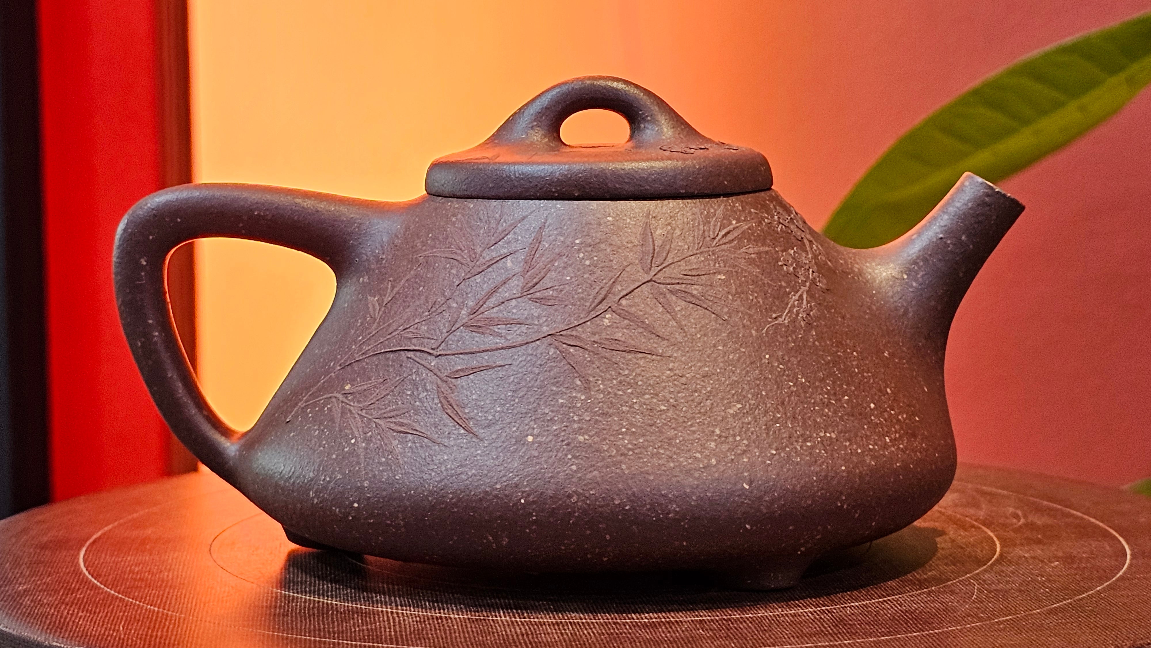 Shi Piao 石瓢 (Zi Ye Shi Piao), 191.1ml, Craftsman Yun Shen 云深 performing *EXQUISITE WHOLE-BODY Clay Sculpting 泥绘 of Plum Blossoms 梅花*, pot by Craftsman Chen Huan 陈欢; Lao Zi Ni 老紫泥 ~ Congratulations to Mr C.L.! 2046hrs 26th August 2025, Chicago! IL!