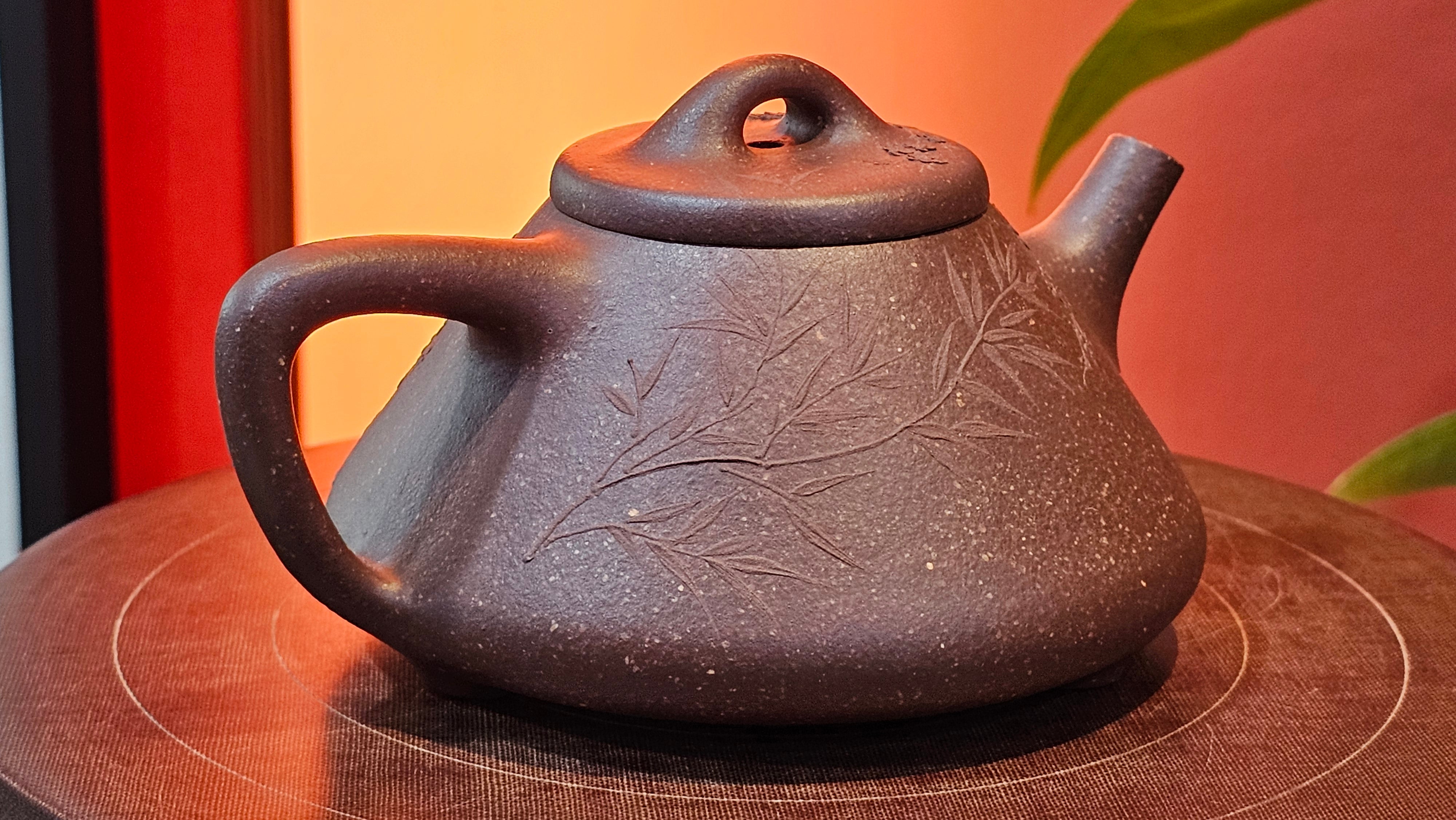 Shi Piao 石瓢 (Zi Ye Shi Piao), 191.1ml, Craftsman Yun Shen 云深 performing *EXQUISITE WHOLE-BODY Clay Sculpting 泥绘 of Plum Blossoms 梅花*, pot by Craftsman Chen Huan 陈欢; Lao Zi Ni 老紫泥 ~ Congratulations to Mr C.L.! 2046hrs 26th August 2025, Chicago! IL!