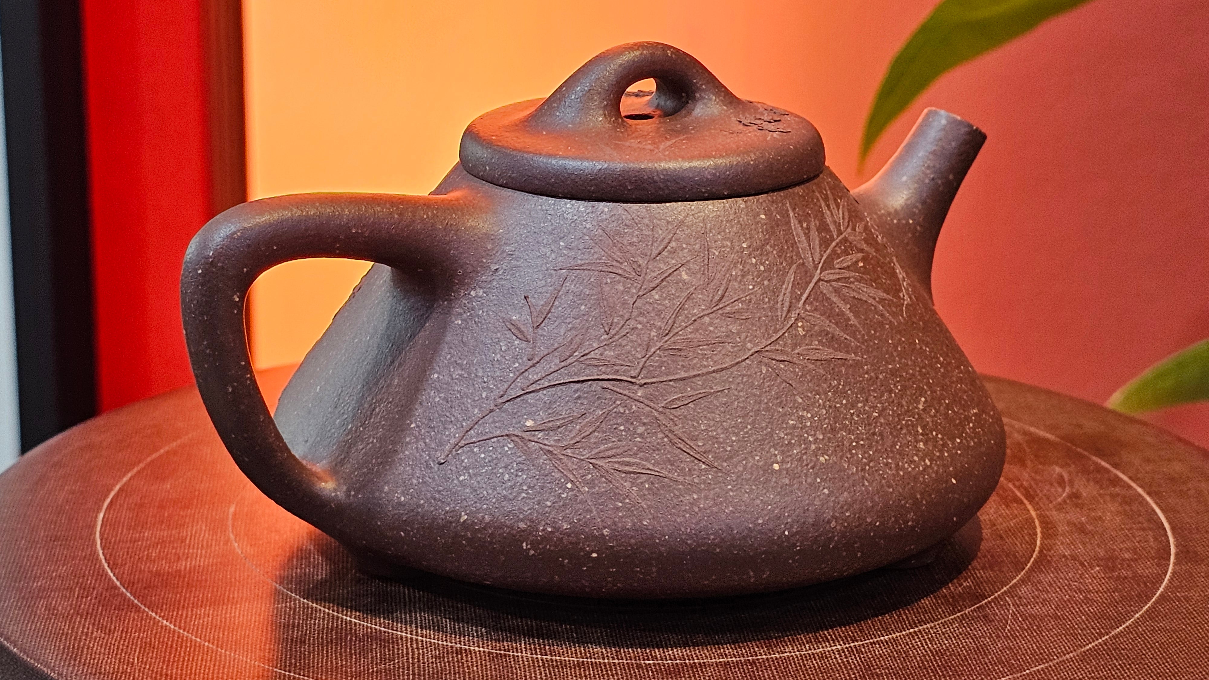 Shi Piao 石瓢 (Zi Ye Shi Piao), 191.1ml, Craftsman Yun Shen 云深 performing *EXQUISITE WHOLE-BODY Clay Sculpting 泥绘 of Plum Blossoms 梅花*, pot by Craftsman Chen Huan 陈欢; Lao Zi Ni 老紫泥 ~ Congratulations to Mr C.L.! 2046hrs 26th August 2025, Chicago! IL!