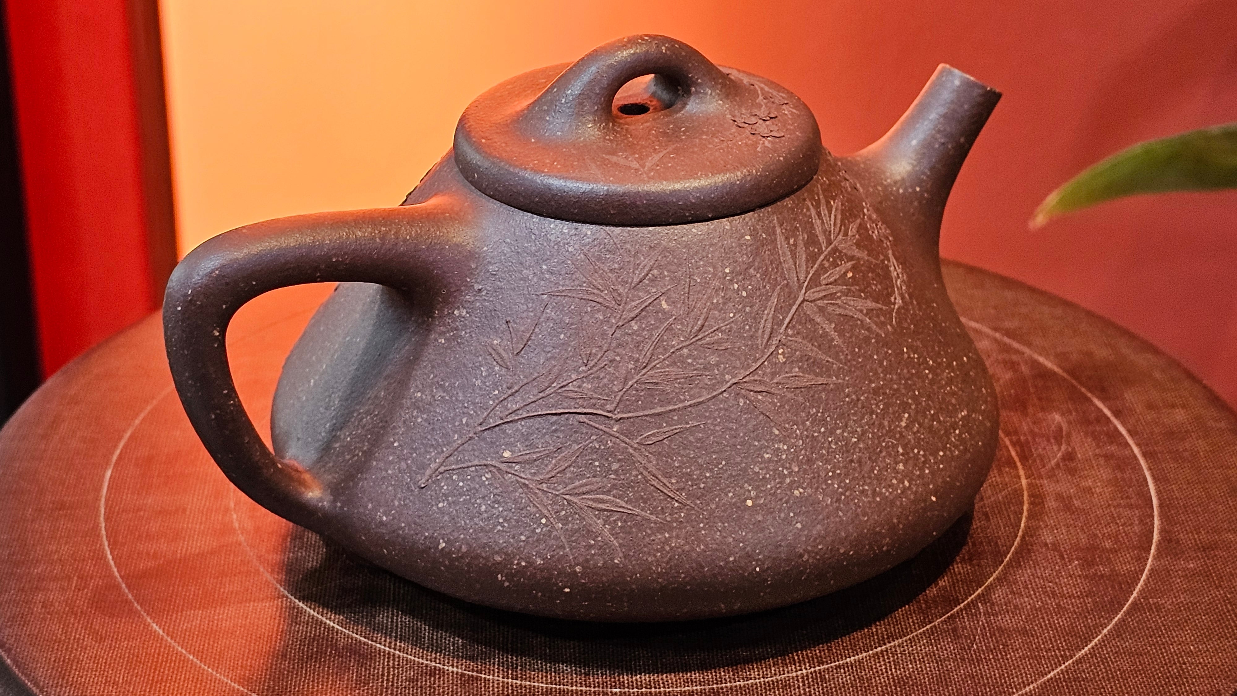 Shi Piao 石瓢 (Zi Ye Shi Piao), 191.1ml, Craftsman Yun Shen 云深 performing *EXQUISITE WHOLE-BODY Clay Sculpting 泥绘 of Plum Blossoms 梅花*, pot by Craftsman Chen Huan 陈欢; Lao Zi Ni 老紫泥 ~ Congratulations to Mr C.L.! 2046hrs 26th August 2025, Chicago! IL!