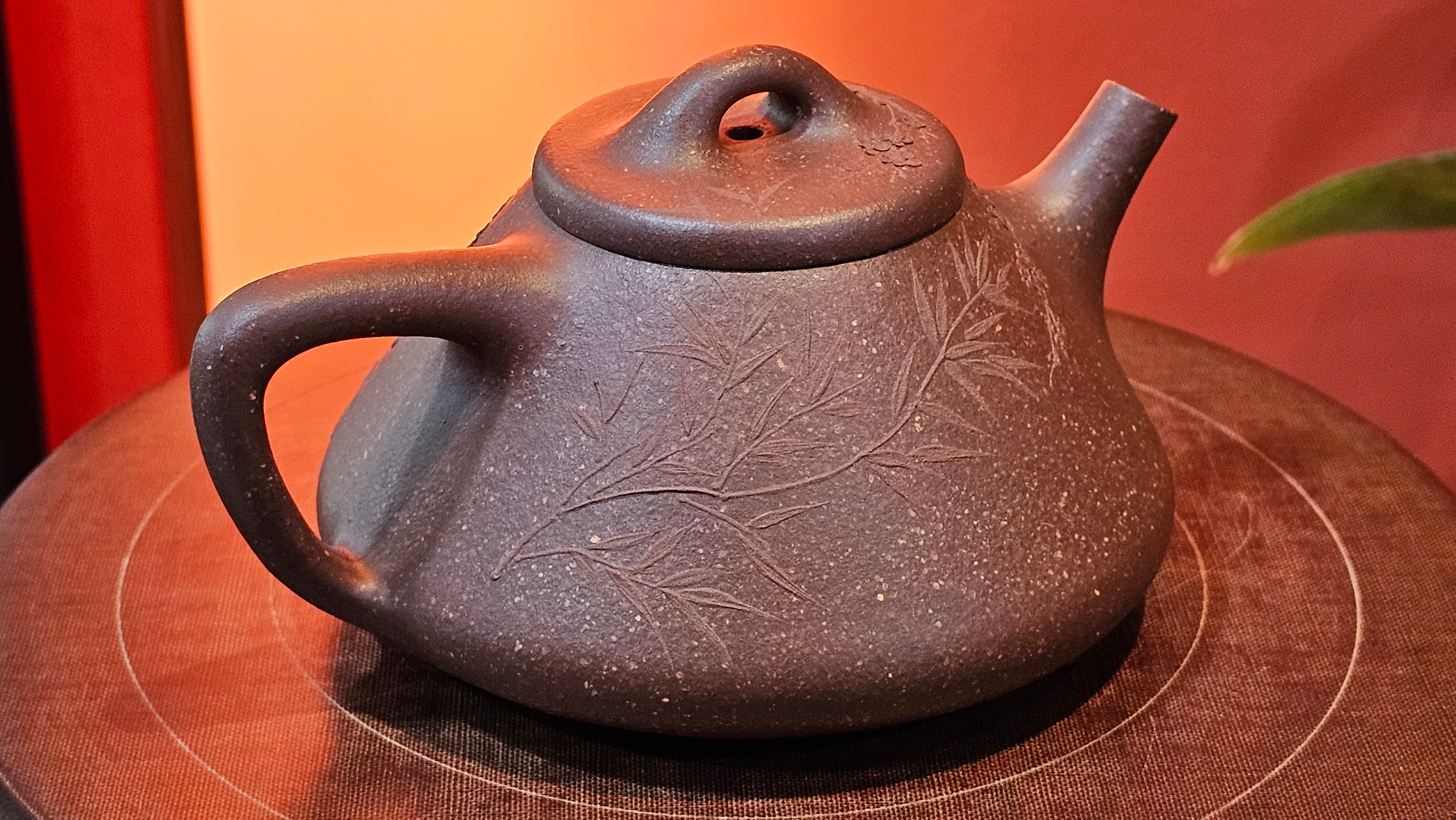 Shi Piao 石瓢 (Zi Ye Shi Piao), 191.1ml, Craftsman Yun Shen 云深 performing *EXQUISITE WHOLE-BODY Clay Sculpting 泥绘 of Plum Blossoms 梅花*, pot by Craftsman Chen Huan 陈欢; Lao Zi Ni 老紫泥 ~ Congratulations to Mr C.L.! 2046hrs 26th August 2025, Chicago! IL!