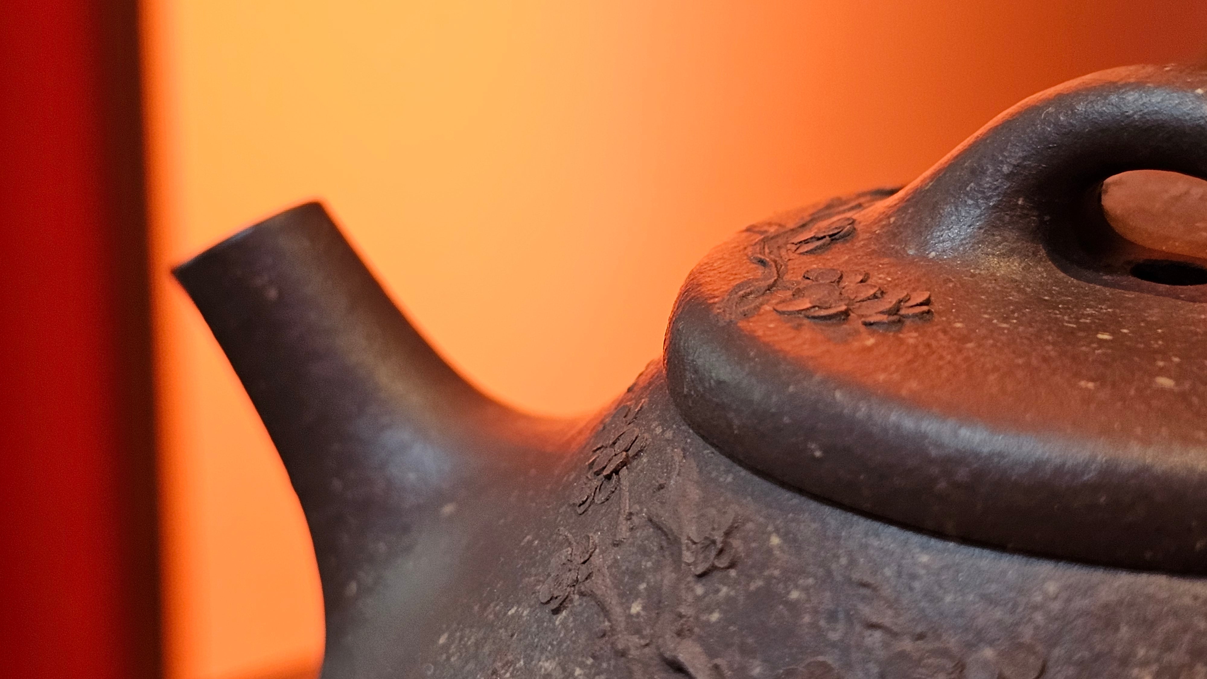 Shi Piao 石瓢 (Zi Ye Shi Piao), 191.1ml, Craftsman Yun Shen 云深 performing *EXQUISITE WHOLE-BODY Clay Sculpting 泥绘 of Plum Blossoms 梅花*, pot by Craftsman Chen Huan 陈欢; Lao Zi Ni 老紫泥 ~ Congratulations to Mr C.L.! 2046hrs 26th August 2025, Chicago! IL!