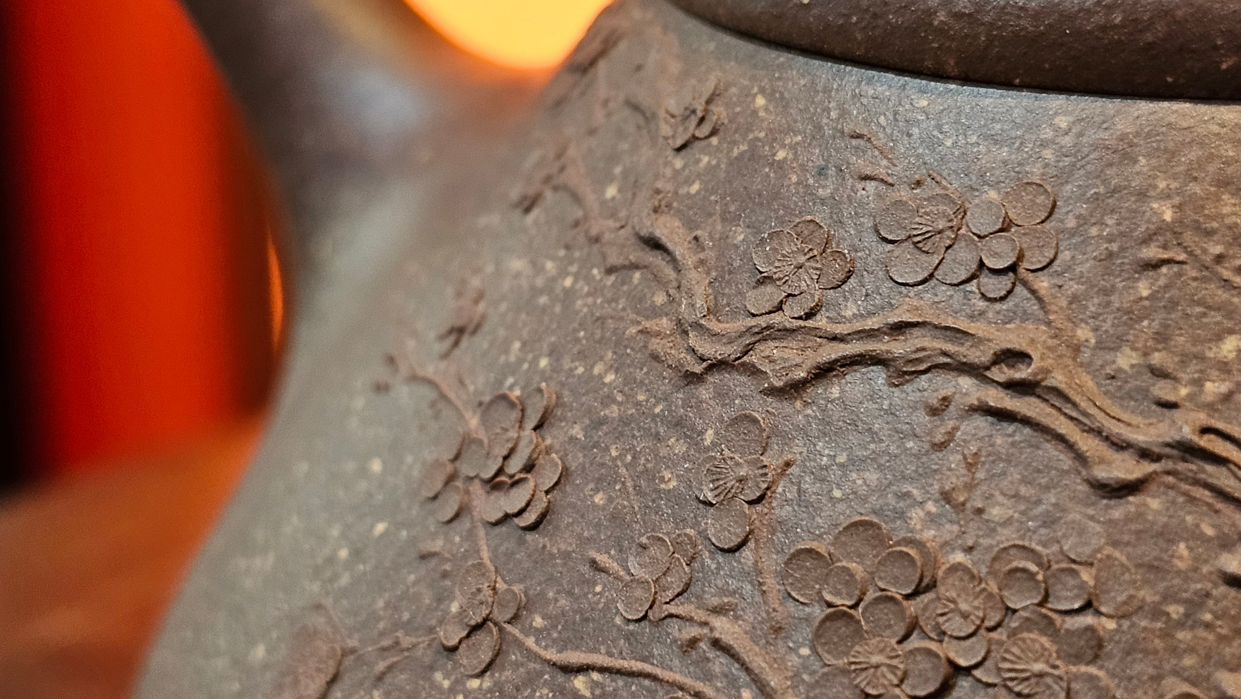 Shi Piao 石瓢 (Zi Ye Shi Piao), 191.1ml, Craftsman Yun Shen 云深 performing *EXQUISITE WHOLE-BODY Clay Sculpting 泥绘 of Plum Blossoms 梅花*, pot by Craftsman Chen Huan 陈欢; Lao Zi Ni 老紫泥 ~ Congratulations to Mr C.L.! 2046hrs 26th August 2025, Chicago! IL!