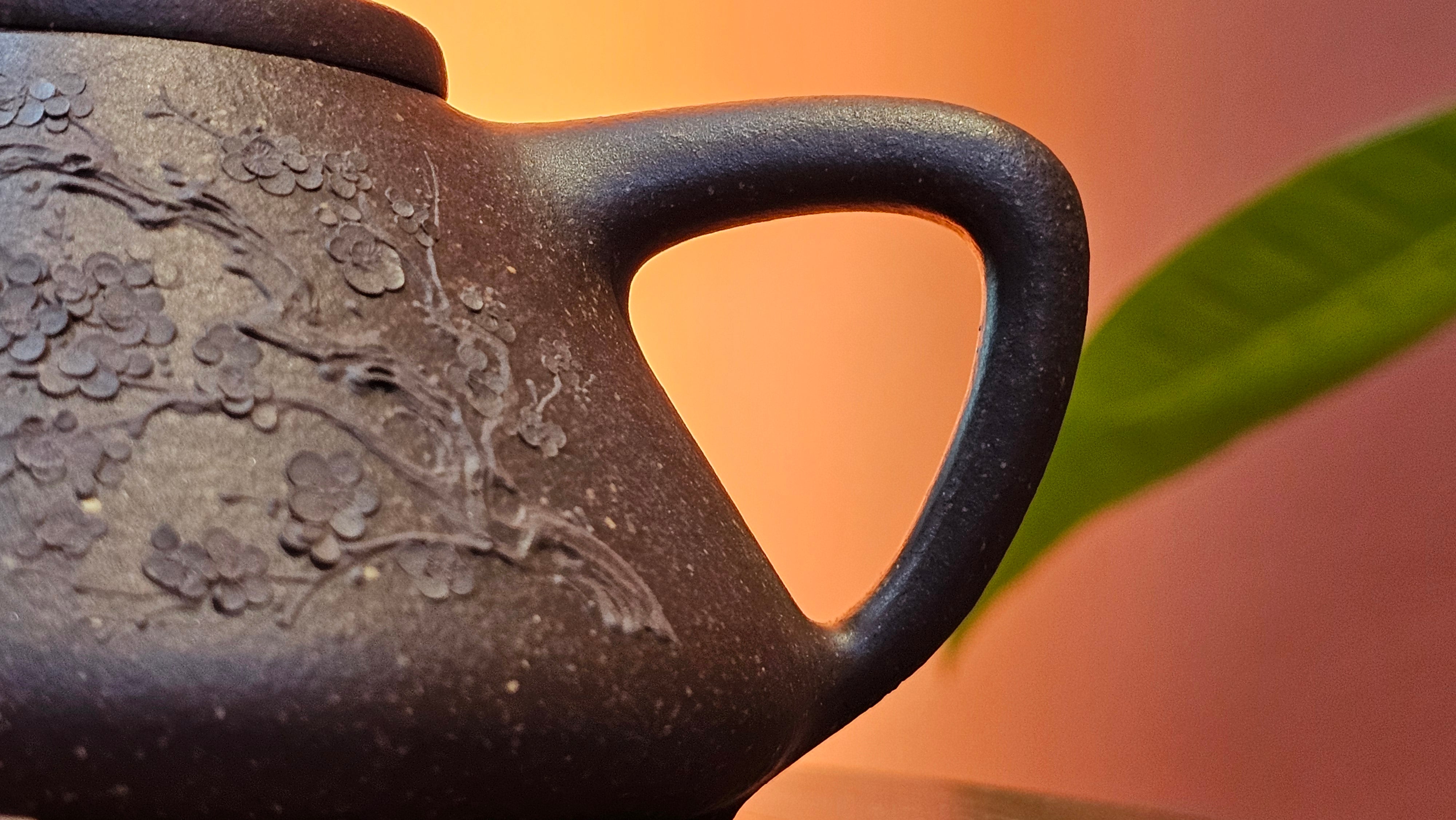 Shi Piao 石瓢 (Zi Ye Shi Piao), 191.1ml, Craftsman Yun Shen 云深 performing *EXQUISITE WHOLE-BODY Clay Sculpting 泥绘 of Plum Blossoms 梅花*, pot by Craftsman Chen Huan 陈欢; Lao Zi Ni 老紫泥 ~ Congratulations to Mr C.L.! 2046hrs 26th August 2025, Chicago! IL!