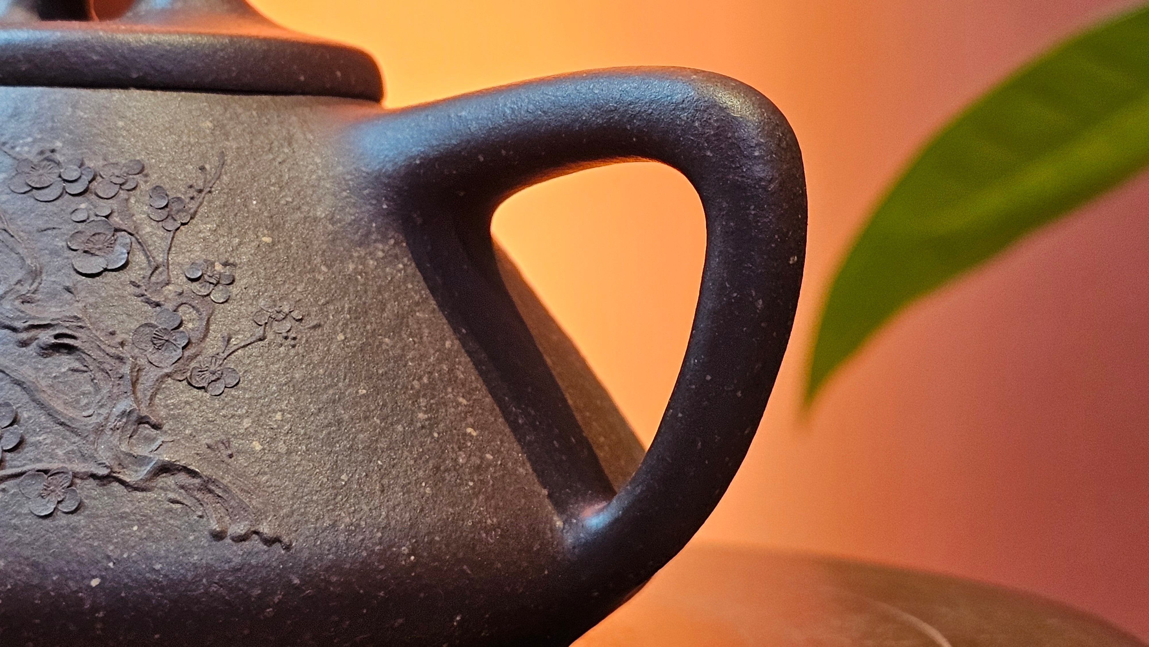 Shi Piao 石瓢 (Zi Ye Shi Piao), 191.1ml, Craftsman Yun Shen 云深 performing *EXQUISITE WHOLE-BODY Clay Sculpting 泥绘 of Plum Blossoms 梅花*, pot by Craftsman Chen Huan 陈欢; Lao Zi Ni 老紫泥 ~ Congratulations to Mr C.L.! 2046hrs 26th August 2025, Chicago! IL!