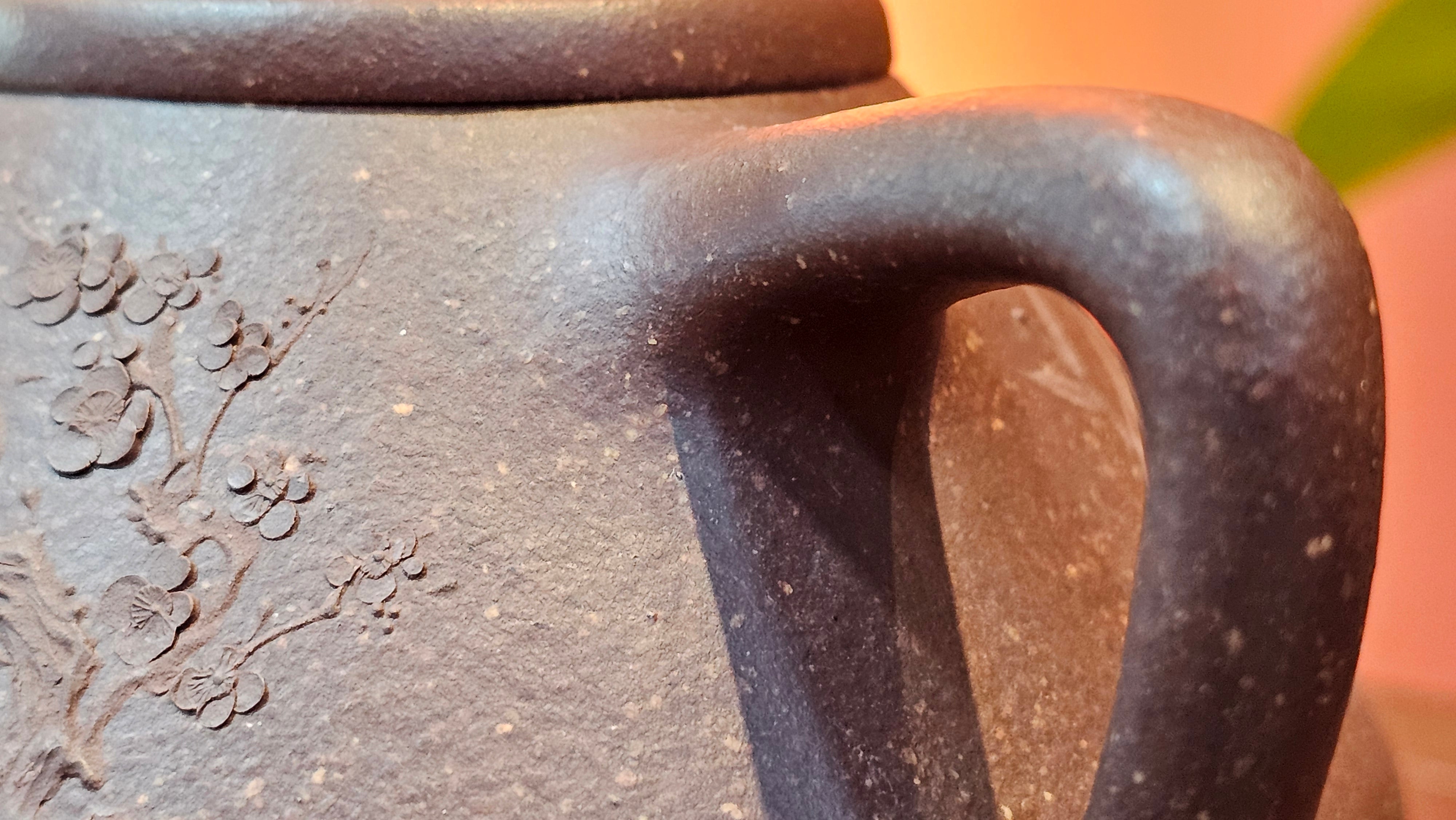 Shi Piao 石瓢 (Zi Ye Shi Piao), 191.1ml, Craftsman Yun Shen 云深 performing *EXQUISITE WHOLE-BODY Clay Sculpting 泥绘 of Plum Blossoms 梅花*, pot by Craftsman Chen Huan 陈欢; Lao Zi Ni 老紫泥 ~ Congratulations to Mr C.L.! 2046hrs 26th August 2025, Chicago! IL!