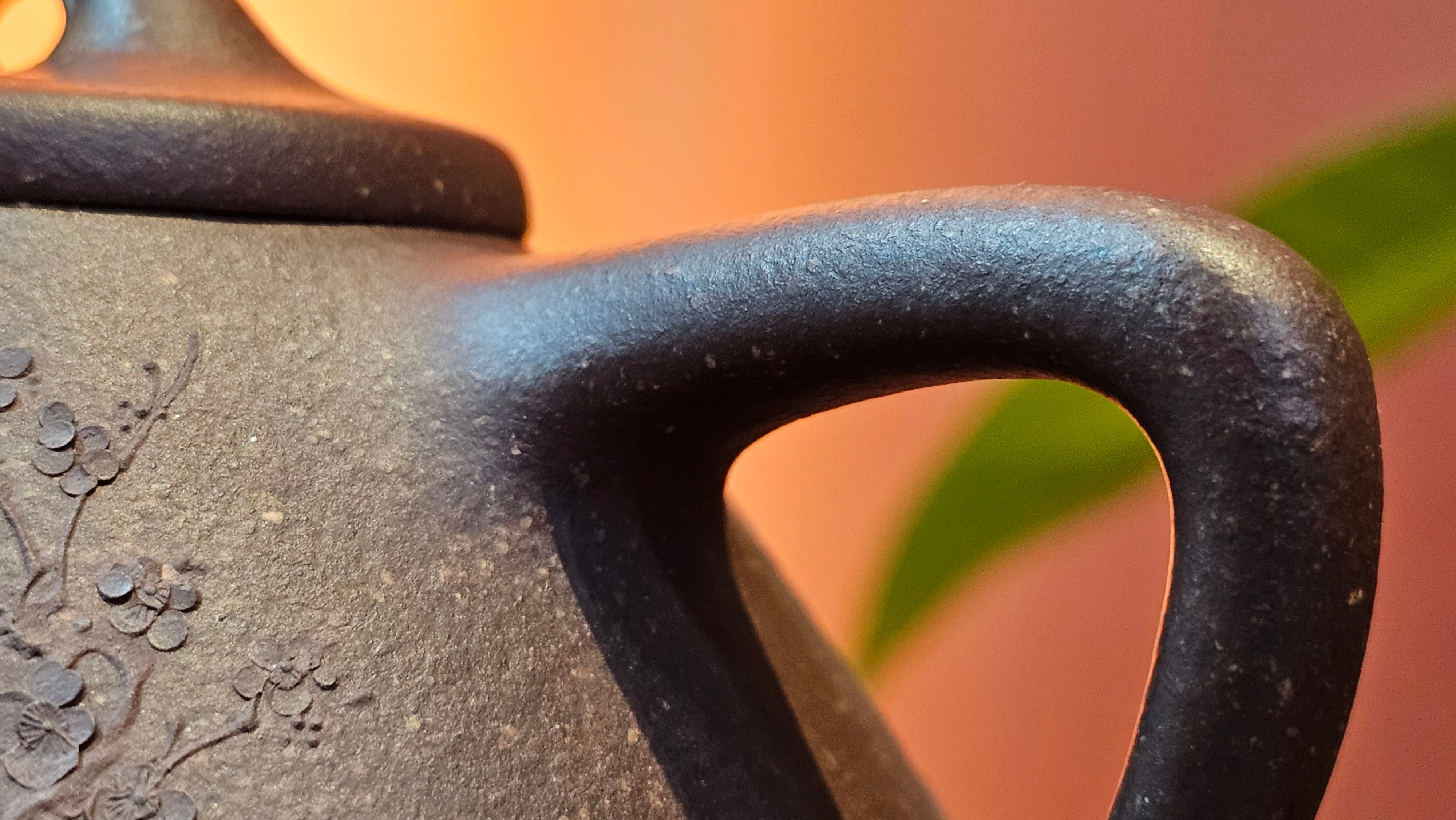 Shi Piao 石瓢 (Zi Ye Shi Piao), 191.1ml, Craftsman Yun Shen 云深 performing *EXQUISITE WHOLE-BODY Clay Sculpting 泥绘 of Plum Blossoms 梅花*, pot by Craftsman Chen Huan 陈欢; Lao Zi Ni 老紫泥 ~ Congratulations to Mr C.L.! 2046hrs 26th August 2025, Chicago! IL!