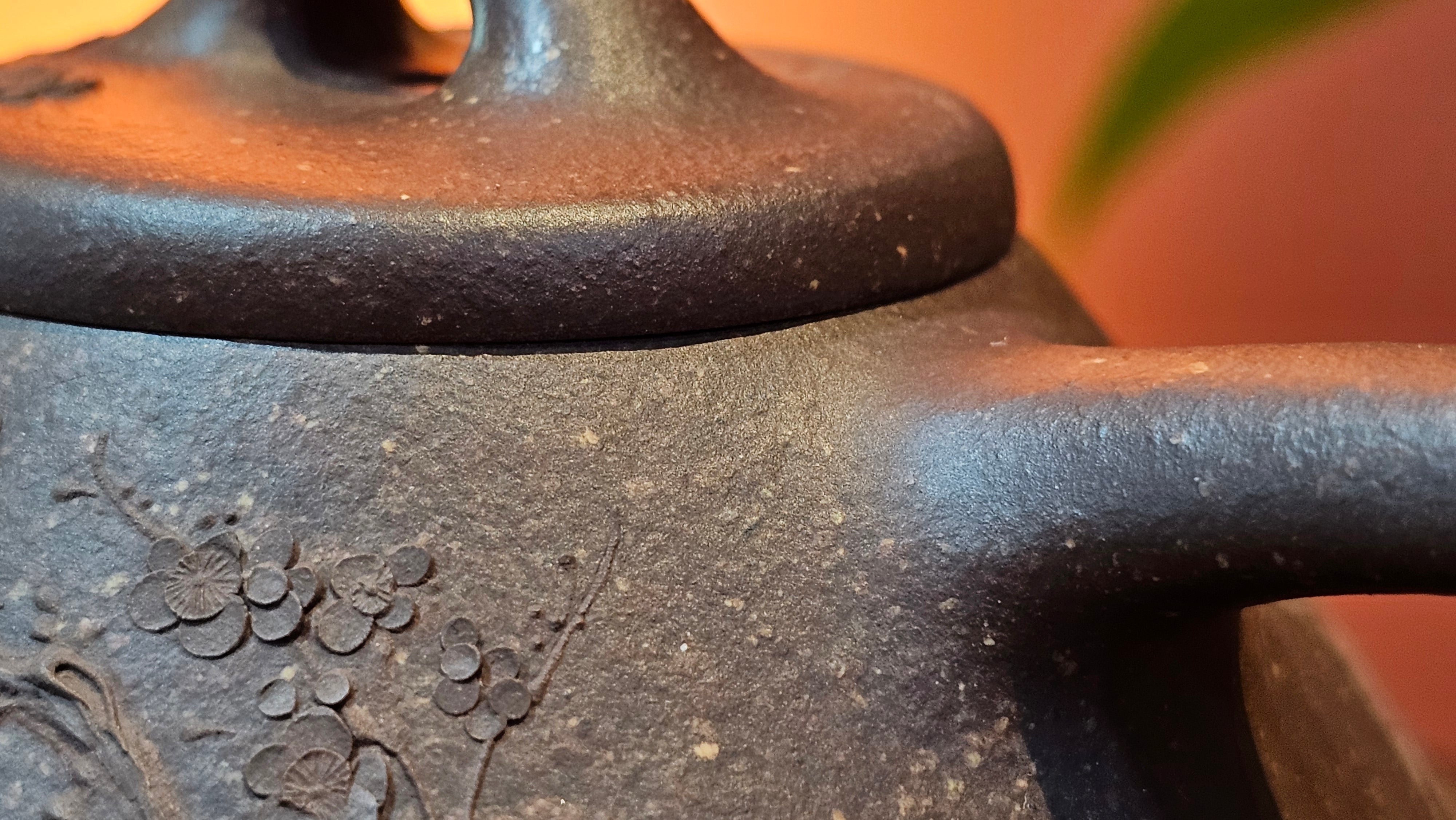 Shi Piao 石瓢 (Zi Ye Shi Piao), 191.1ml, Craftsman Yun Shen 云深 performing *EXQUISITE WHOLE-BODY Clay Sculpting 泥绘 of Plum Blossoms 梅花*, pot by Craftsman Chen Huan 陈欢; Lao Zi Ni 老紫泥 ~ Congratulations to Mr C.L.! 2046hrs 26th August 2025, Chicago! IL!