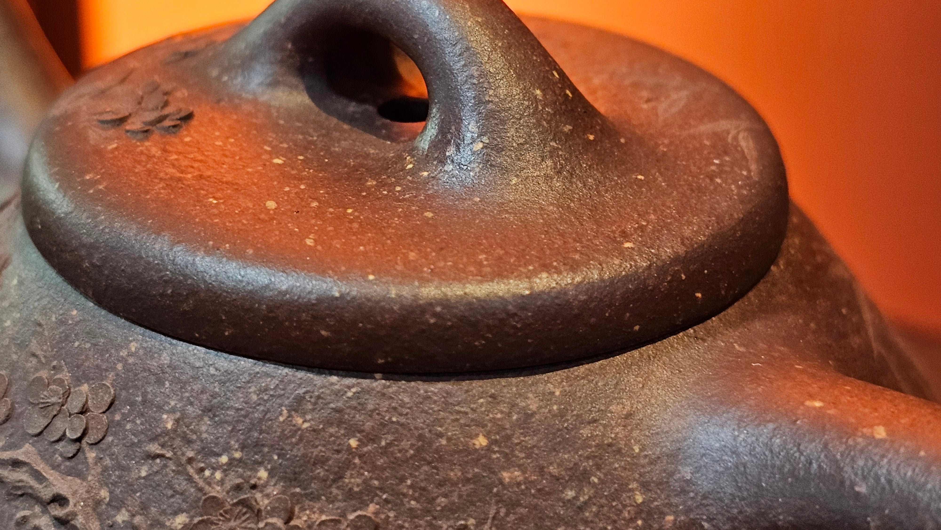 Shi Piao 石瓢 (Zi Ye Shi Piao), 191.1ml, Craftsman Yun Shen 云深 performing *EXQUISITE WHOLE-BODY Clay Sculpting 泥绘 of Plum Blossoms 梅花*, pot by Craftsman Chen Huan 陈欢; Lao Zi Ni 老紫泥 ~ Congratulations to Mr C.L.! 2046hrs 26th August 2025, Chicago! IL!