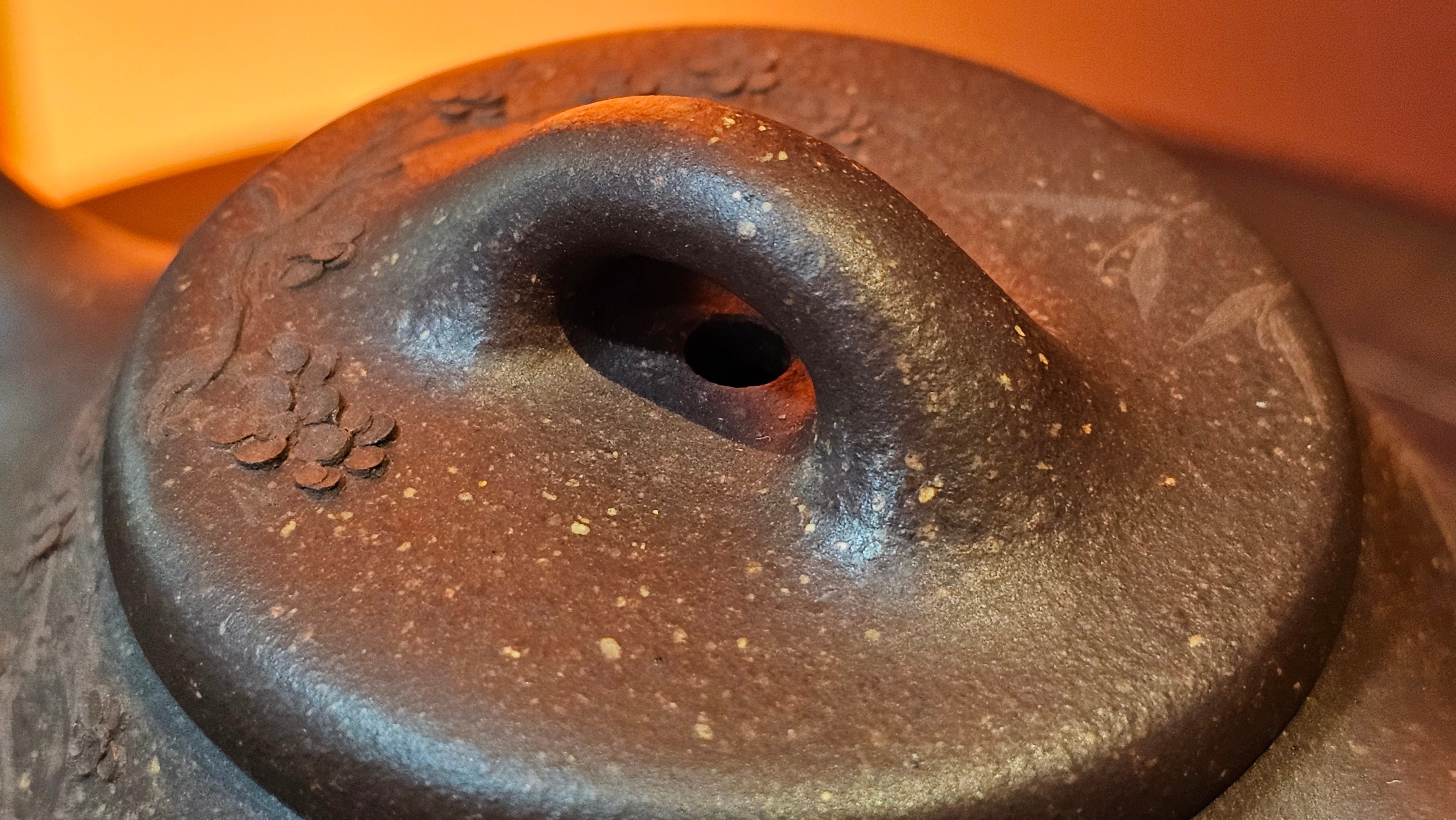 Shi Piao 石瓢 (Zi Ye Shi Piao), 191.1ml, Craftsman Yun Shen 云深 performing *EXQUISITE WHOLE-BODY Clay Sculpting 泥绘 of Plum Blossoms 梅花*, pot by Craftsman Chen Huan 陈欢; Lao Zi Ni 老紫泥 ~ Congratulations to Mr C.L.! 2046hrs 26th August 2025, Chicago! IL!