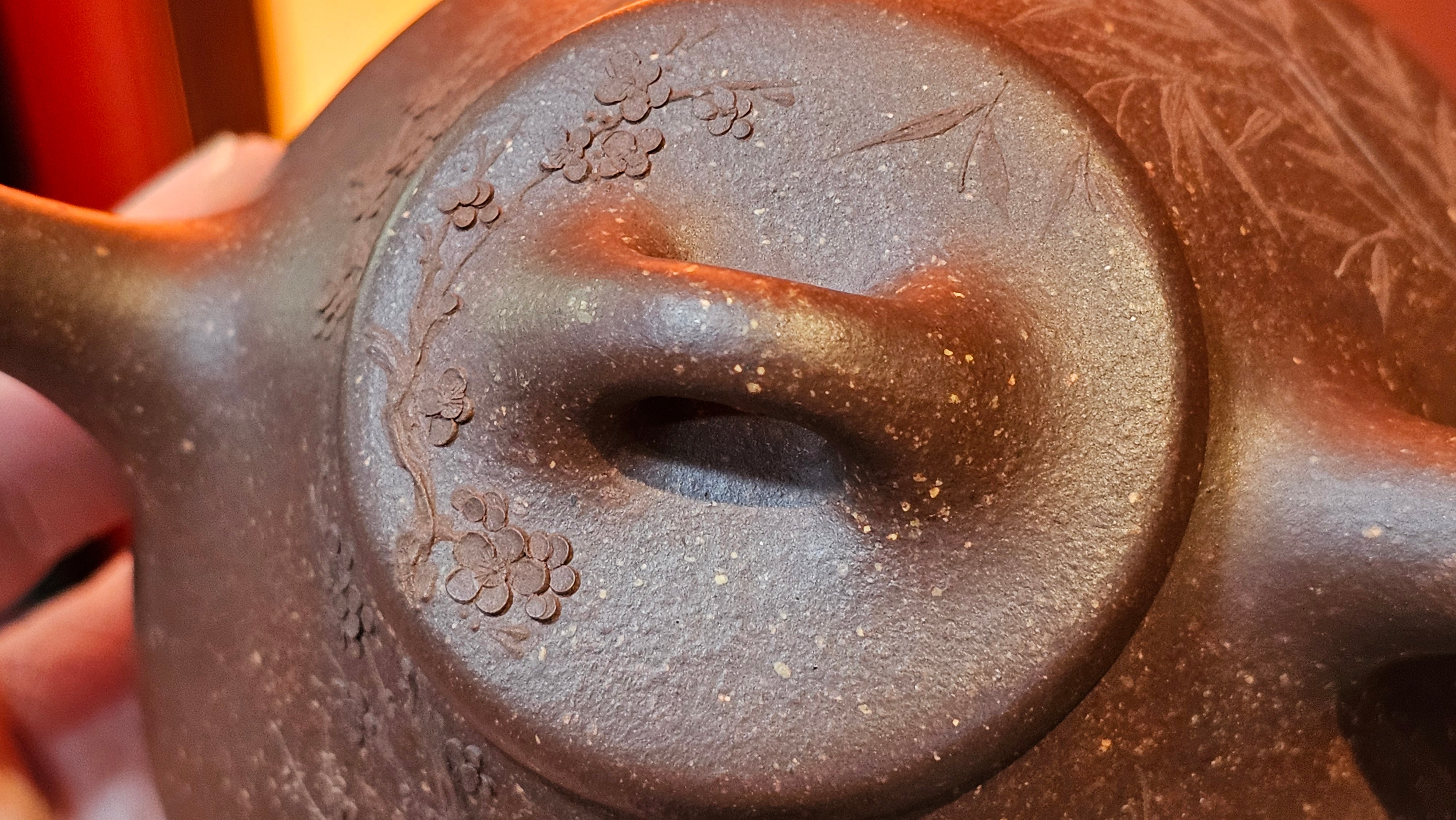 Shi Piao 石瓢 (Zi Ye Shi Piao), 191.1ml, Craftsman Yun Shen 云深 performing *EXQUISITE WHOLE-BODY Clay Sculpting 泥绘 of Plum Blossoms 梅花*, pot by Craftsman Chen Huan 陈欢; Lao Zi Ni 老紫泥 ~ Congratulations to Mr C.L.! 2046hrs 26th August 2025, Chicago! IL!