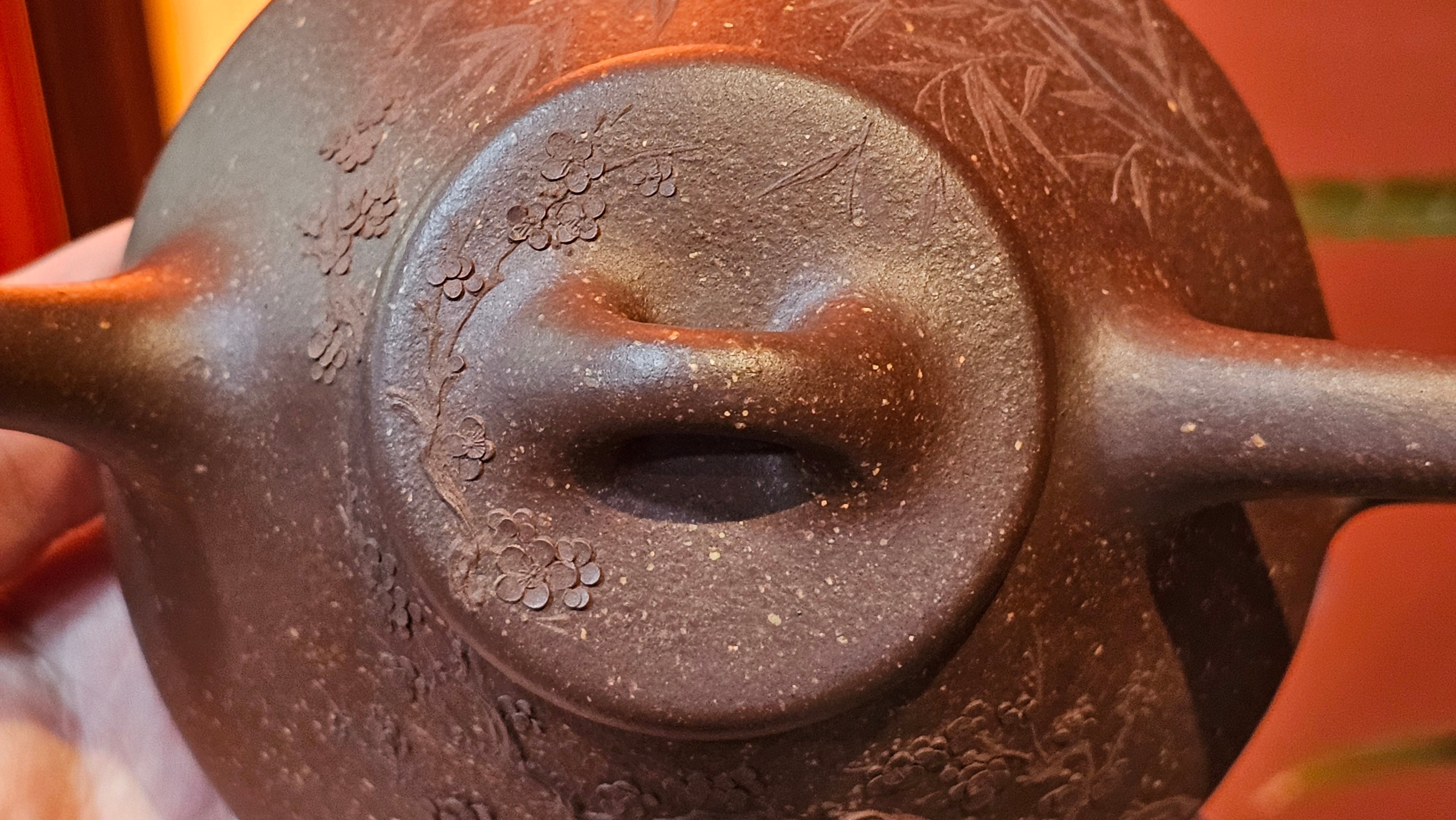 Shi Piao 石瓢 (Zi Ye Shi Piao), 191.1ml, Craftsman Yun Shen 云深 performing *EXQUISITE WHOLE-BODY Clay Sculpting 泥绘 of Plum Blossoms 梅花*, pot by Craftsman Chen Huan 陈欢; Lao Zi Ni 老紫泥 ~ Congratulations to Mr C.L.! 2046hrs 26th August 2025, Chicago! IL!