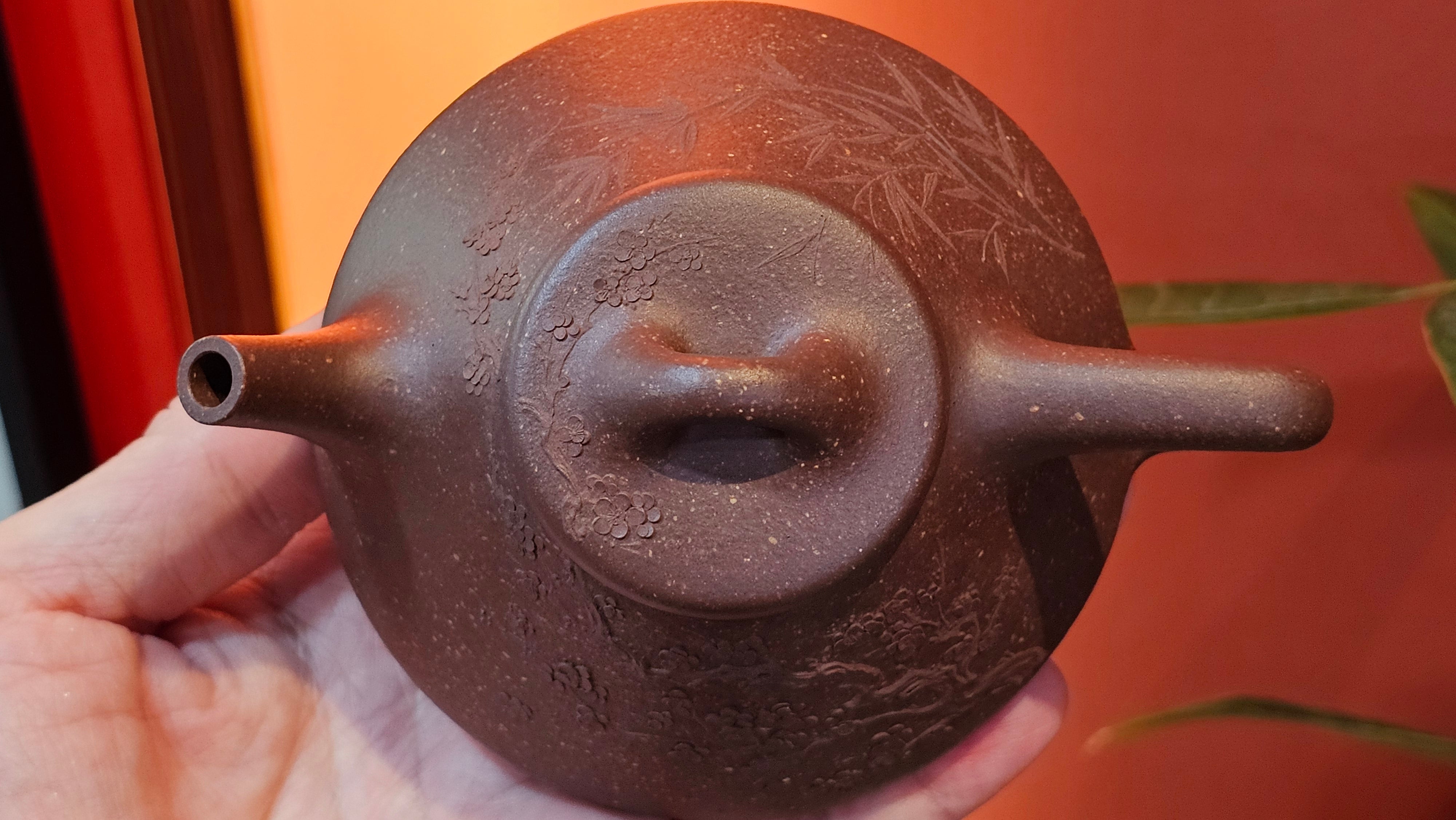 Shi Piao 石瓢 (Zi Ye Shi Piao), 191.1ml, Craftsman Yun Shen 云深 performing *EXQUISITE WHOLE-BODY Clay Sculpting 泥绘 of Plum Blossoms 梅花*, pot by Craftsman Chen Huan 陈欢; Lao Zi Ni 老紫泥 ~ Congratulations to Mr C.L.! 2046hrs 26th August 2025, Chicago! IL!