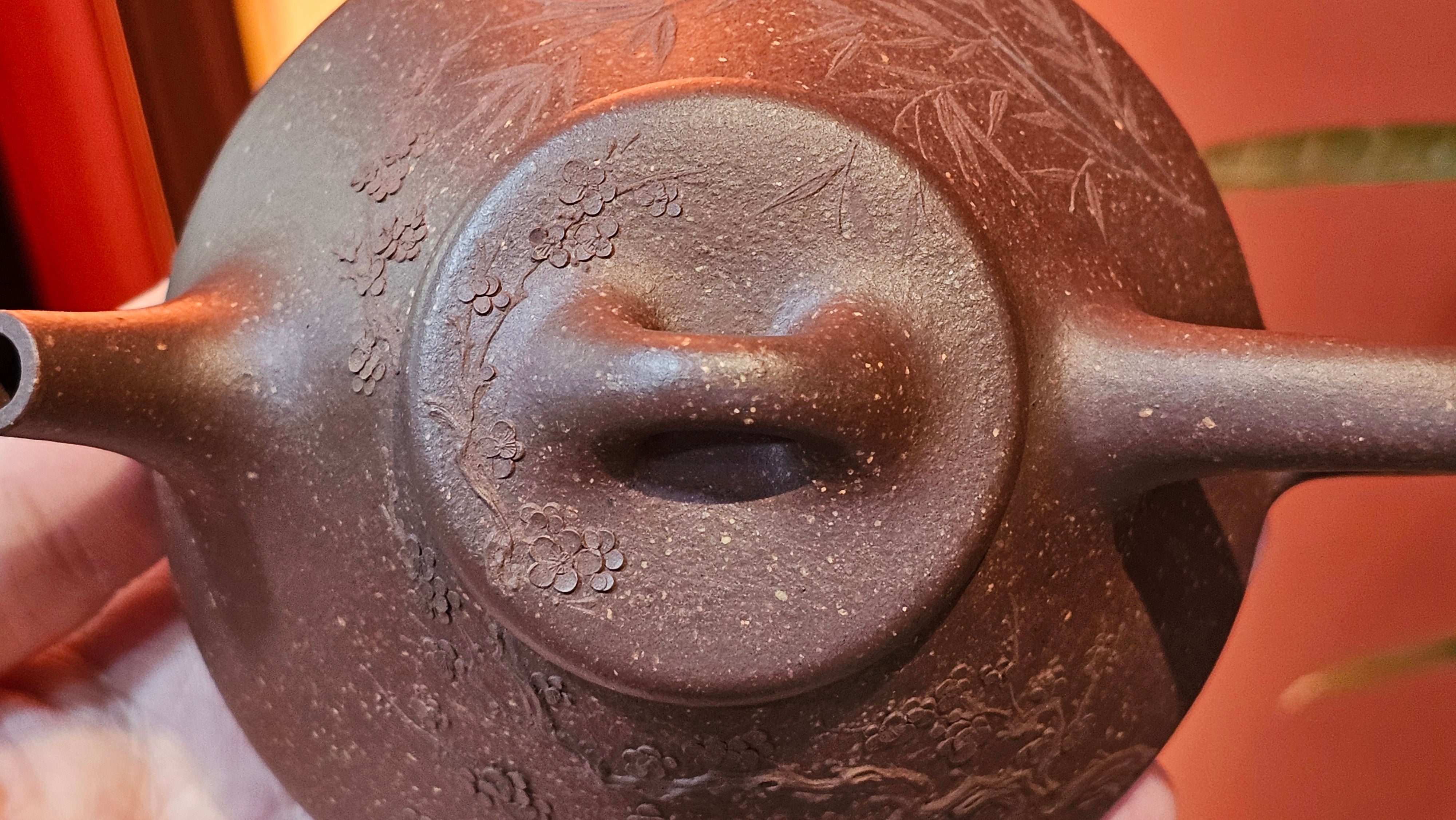 Shi Piao 石瓢 (Zi Ye Shi Piao), 191.1ml, Craftsman Yun Shen 云深 performing *EXQUISITE WHOLE-BODY Clay Sculpting 泥绘 of Plum Blossoms 梅花*, pot by Craftsman Chen Huan 陈欢; Lao Zi Ni 老紫泥 ~ Congratulations to Mr C.L.! 2046hrs 26th August 2025, Chicago! IL!