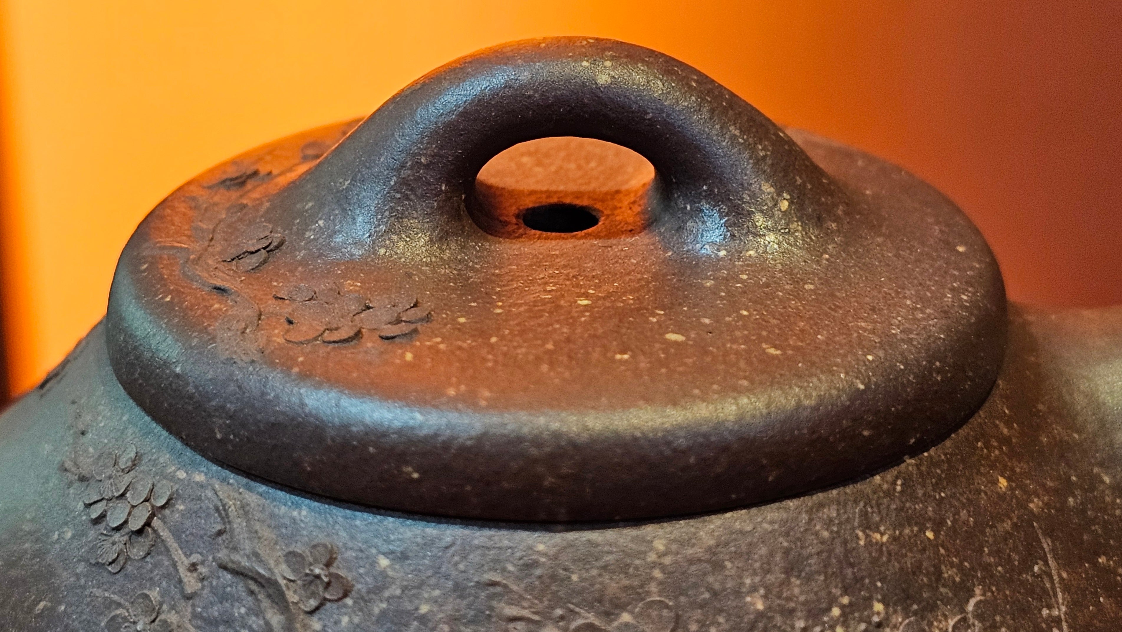 Shi Piao 石瓢 (Zi Ye Shi Piao), 191.1ml, Craftsman Yun Shen 云深 performing *EXQUISITE WHOLE-BODY Clay Sculpting 泥绘 of Plum Blossoms 梅花*, pot by Craftsman Chen Huan 陈欢; Lao Zi Ni 老紫泥 ~ Congratulations to Mr C.L.! 2046hrs 26th August 2025, Chicago! IL!