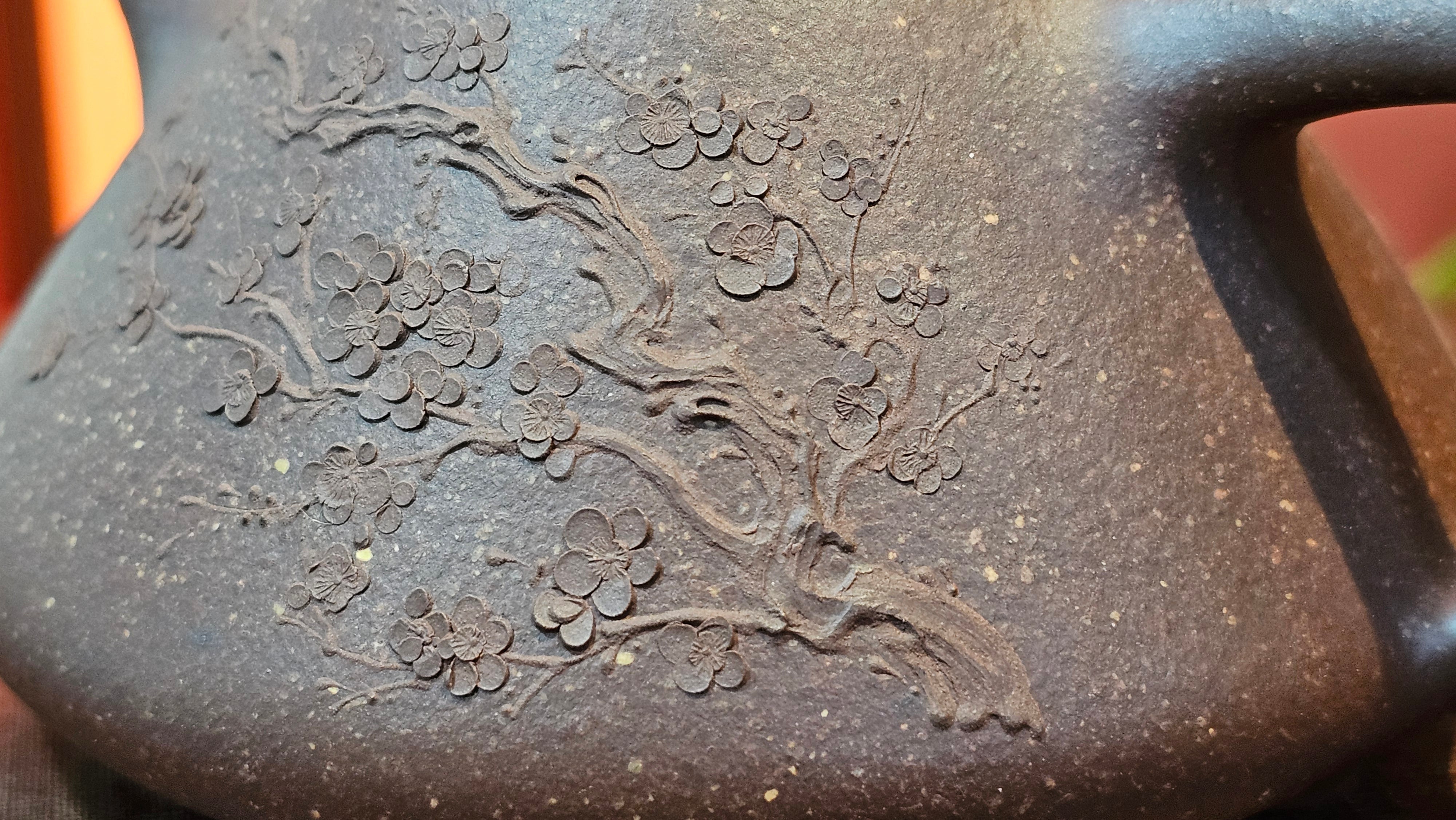 Shi Piao 石瓢 (Zi Ye Shi Piao), 191.1ml, Craftsman Yun Shen 云深 performing *EXQUISITE WHOLE-BODY Clay Sculpting 泥绘 of Plum Blossoms 梅花*, pot by Craftsman Chen Huan 陈欢; Lao Zi Ni 老紫泥 ~ Congratulations to Mr C.L.! 2046hrs 26th August 2025, Chicago! IL!