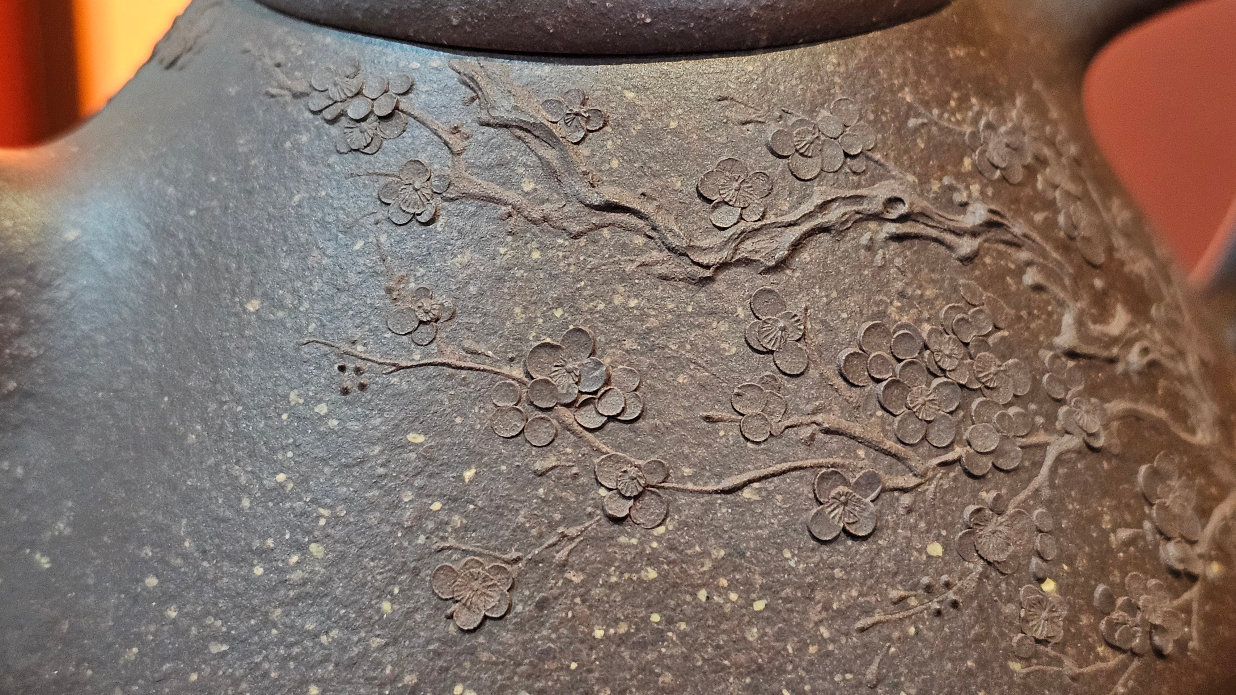 Shi Piao 石瓢 (Zi Ye Shi Piao), 191.1ml, Craftsman Yun Shen 云深 performing *EXQUISITE WHOLE-BODY Clay Sculpting 泥绘 of Plum Blossoms 梅花*, pot by Craftsman Chen Huan 陈欢; Lao Zi Ni 老紫泥 ~ Congratulations to Mr C.L.! 2046hrs 26th August 2025, Chicago! IL!