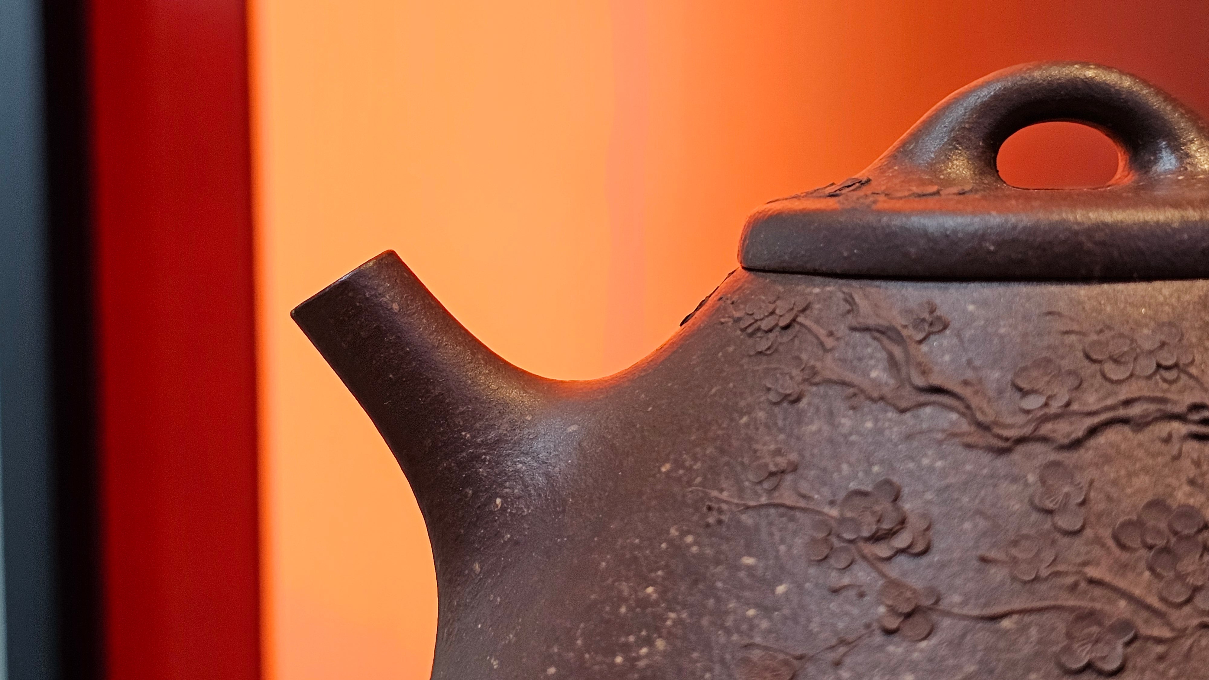 Shi Piao 石瓢 (Zi Ye Shi Piao), 191.1ml, Craftsman Yun Shen 云深 performing *EXQUISITE WHOLE-BODY Clay Sculpting 泥绘 of Plum Blossoms 梅花*, pot by Craftsman Chen Huan 陈欢; Lao Zi Ni 老紫泥 ~ Congratulations to Mr C.L.! 2046hrs 26th August 2025, Chicago! IL!