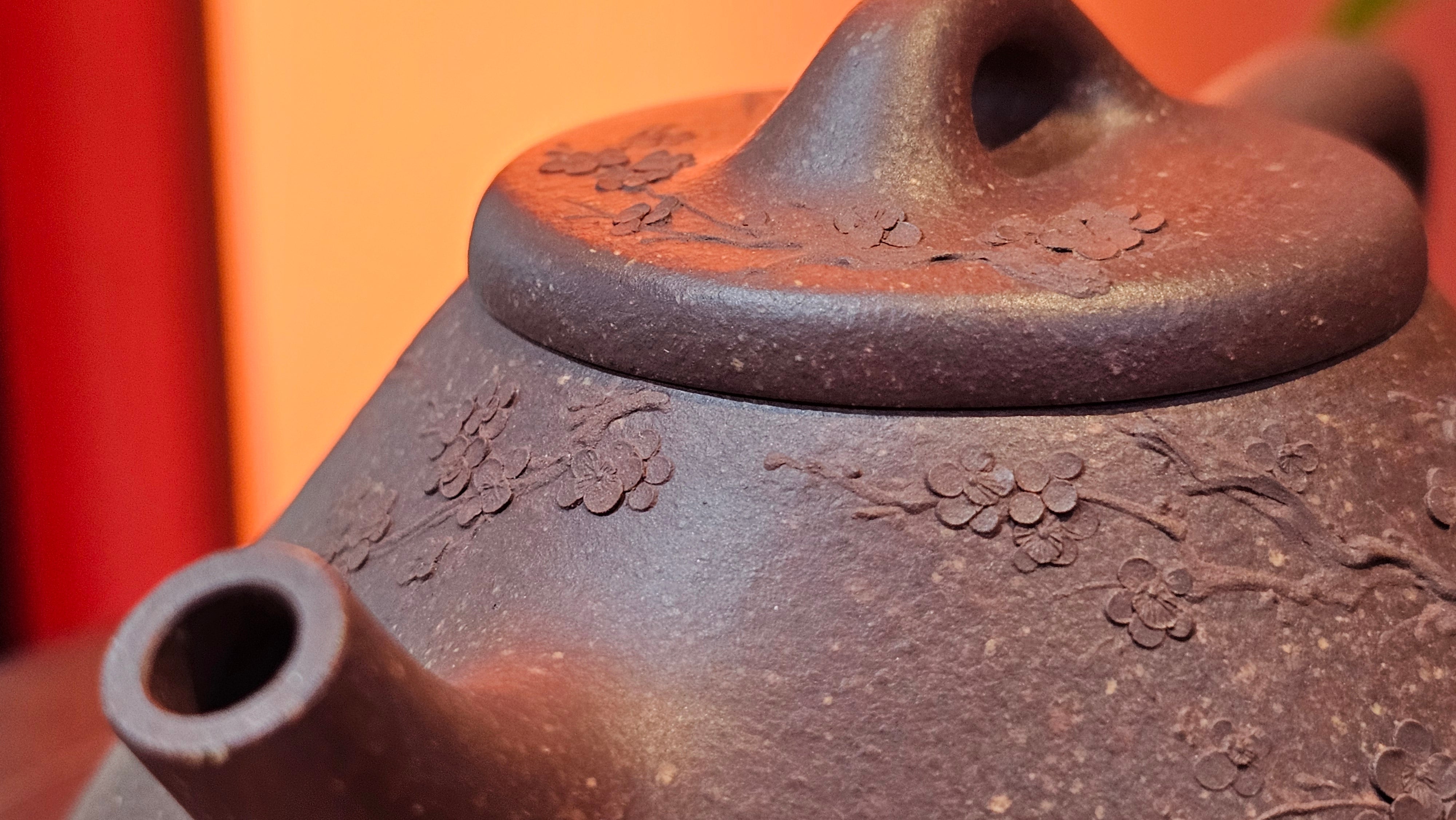 Shi Piao 石瓢 (Zi Ye Shi Piao), 191.1ml, Craftsman Yun Shen 云深 performing *EXQUISITE WHOLE-BODY Clay Sculpting 泥绘 of Plum Blossoms 梅花*, pot by Craftsman Chen Huan 陈欢; Lao Zi Ni 老紫泥 ~ Congratulations to Mr C.L.! 2046hrs 26th August 2025, Chicago! IL!