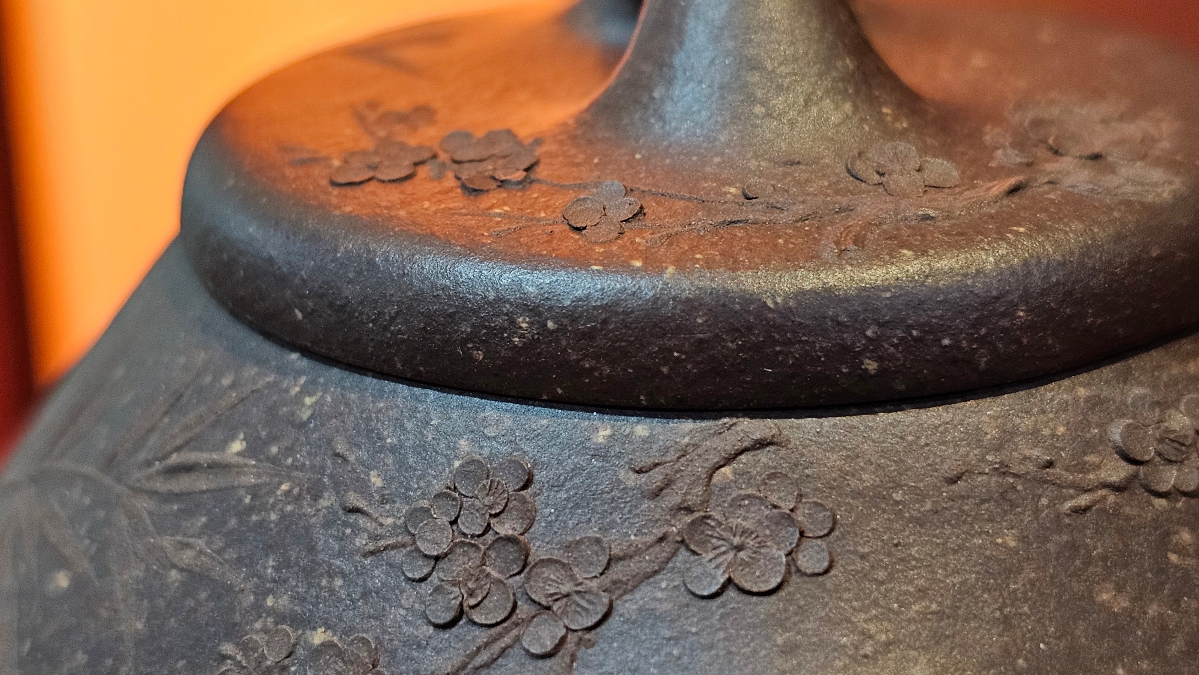 Shi Piao 石瓢 (Zi Ye Shi Piao), 191.1ml, Craftsman Yun Shen 云深 performing *EXQUISITE WHOLE-BODY Clay Sculpting 泥绘 of Plum Blossoms 梅花*, pot by Craftsman Chen Huan 陈欢; Lao Zi Ni 老紫泥 ~ Congratulations to Mr C.L.! 2046hrs 26th August 2025, Chicago! IL!