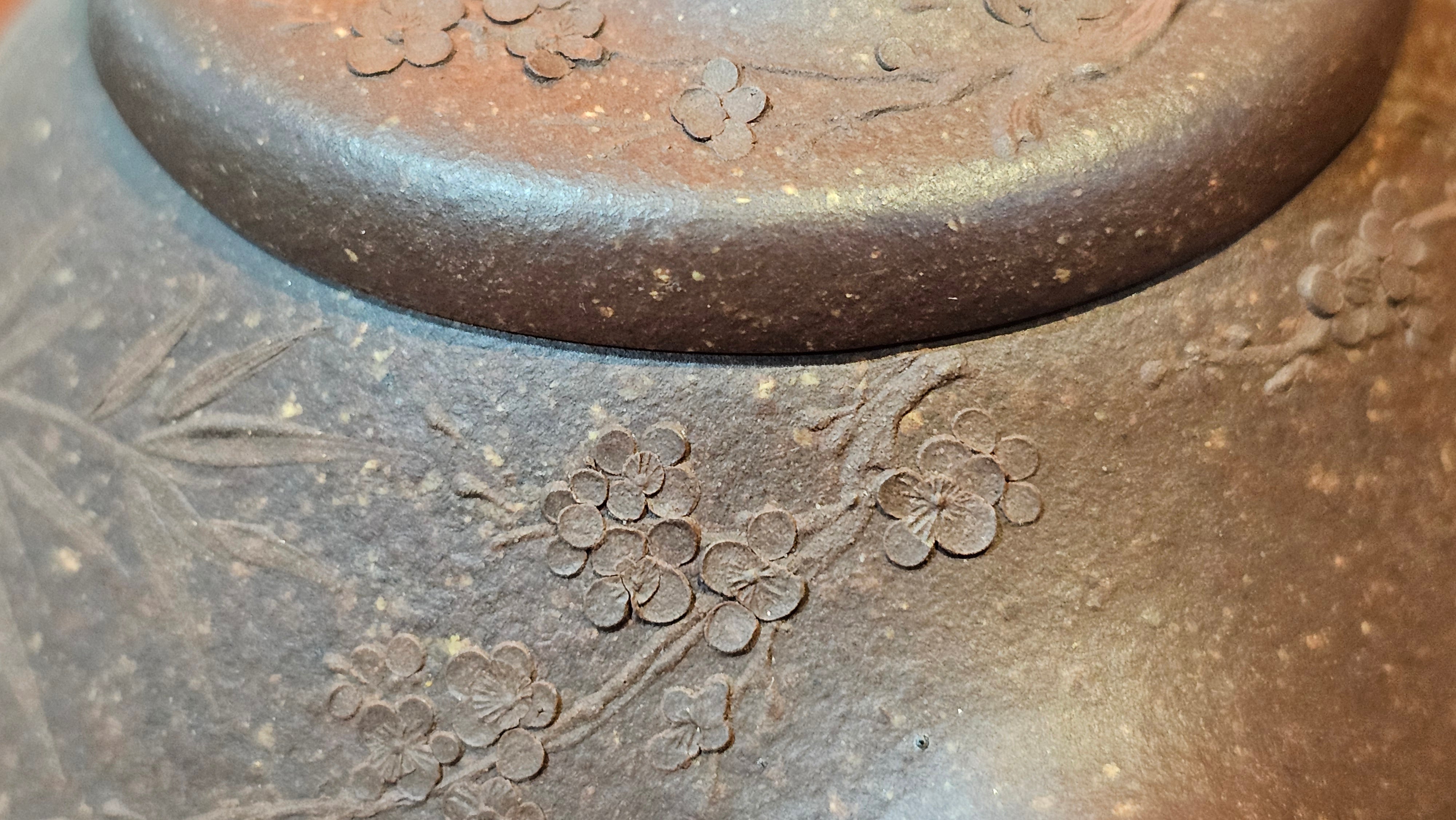 Shi Piao 石瓢 (Zi Ye Shi Piao), 191.1ml, Craftsman Yun Shen 云深 performing *EXQUISITE WHOLE-BODY Clay Sculpting 泥绘 of Plum Blossoms 梅花*, pot by Craftsman Chen Huan 陈欢; Lao Zi Ni 老紫泥 ~ Congratulations to Mr C.L.! 2046hrs 26th August 2025, Chicago! IL!