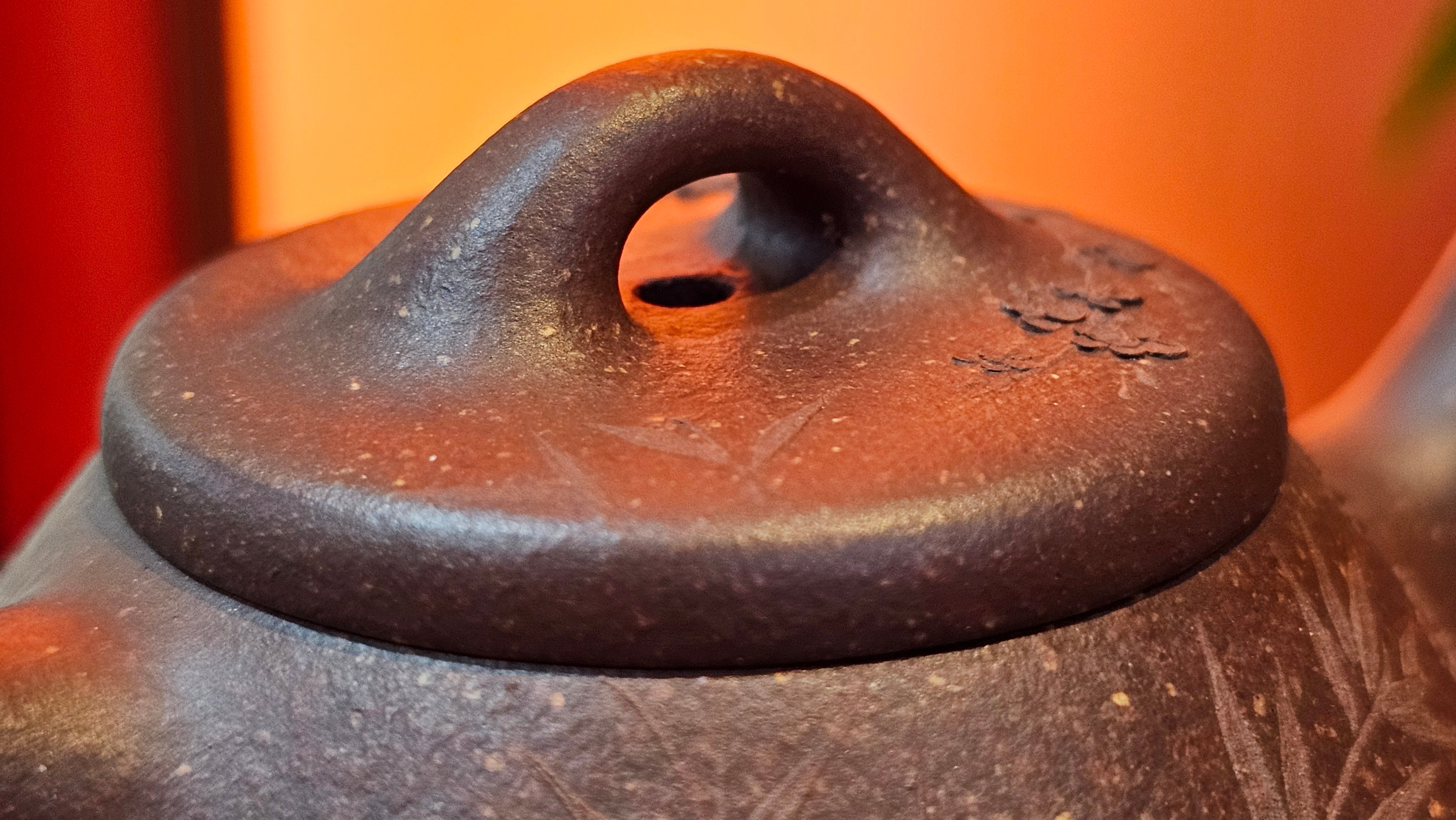 Shi Piao 石瓢 (Zi Ye Shi Piao), 191.1ml, Craftsman Yun Shen 云深 performing *EXQUISITE WHOLE-BODY Clay Sculpting 泥绘 of Plum Blossoms 梅花*, pot by Craftsman Chen Huan 陈欢; Lao Zi Ni 老紫泥 ~ Congratulations to Mr C.L.! 2046hrs 26th August 2025, Chicago! IL!