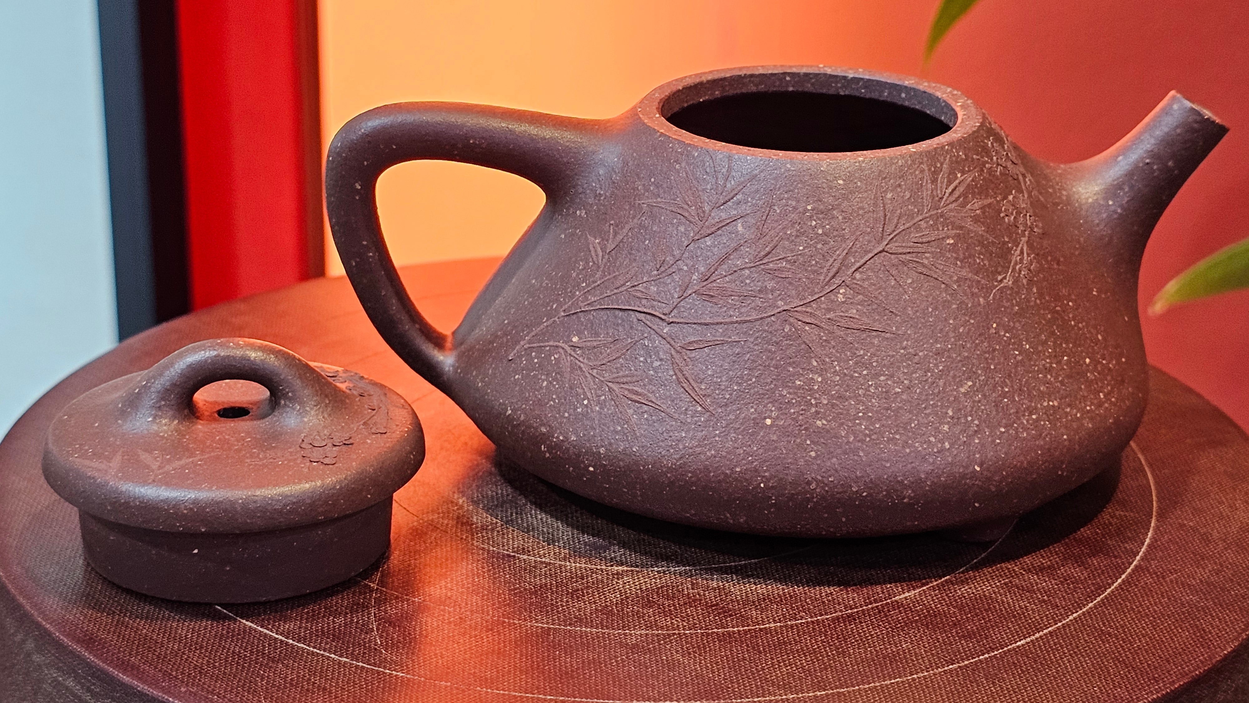 Shi Piao 石瓢 (Zi Ye Shi Piao), 191.1ml, Craftsman Yun Shen 云深 performing *EXQUISITE WHOLE-BODY Clay Sculpting 泥绘 of Plum Blossoms 梅花*, pot by Craftsman Chen Huan 陈欢; Lao Zi Ni 老紫泥 ~ Congratulations to Mr C.L.! 2046hrs 26th August 2025, Chicago! IL!