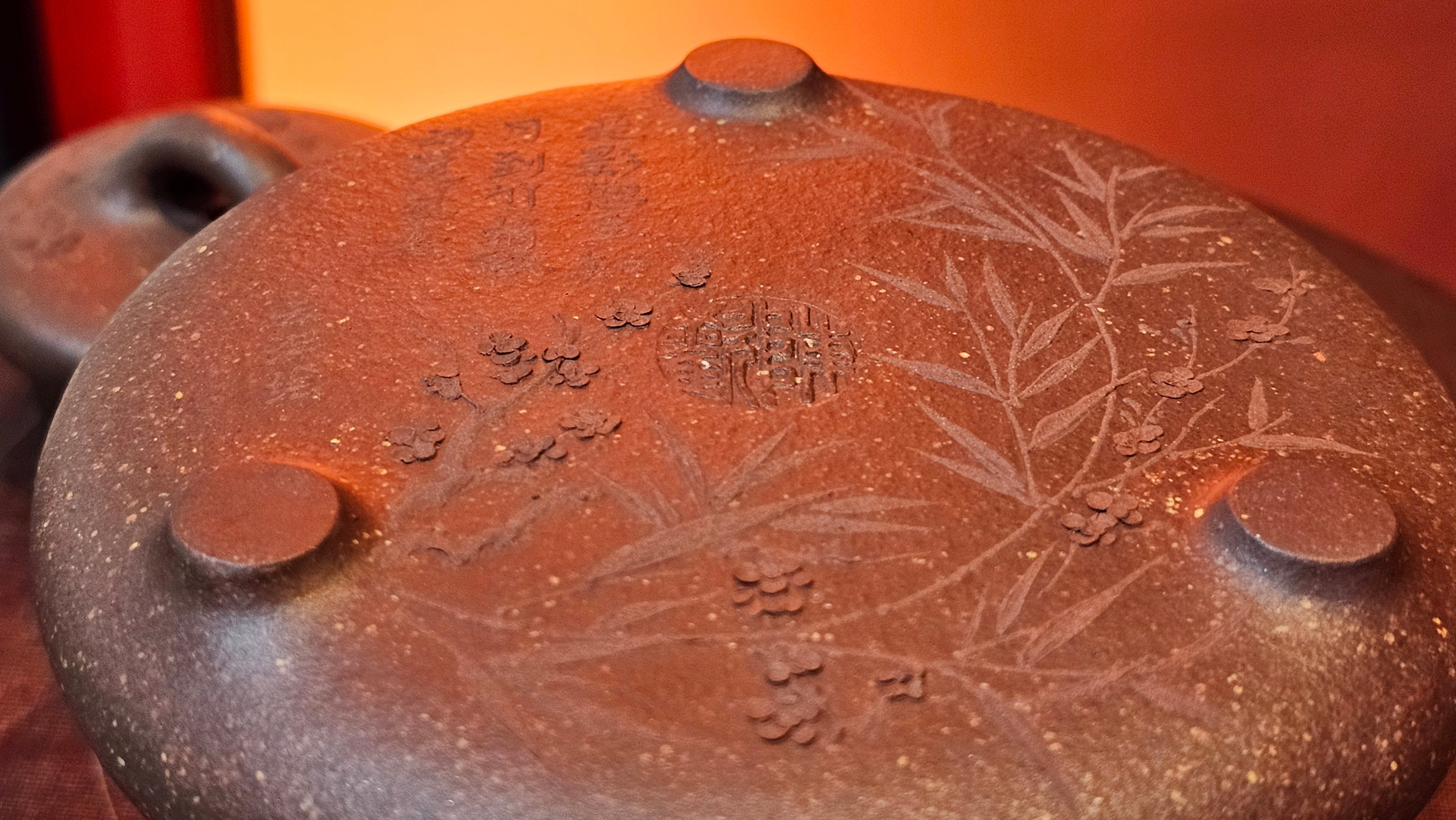 Shi Piao 石瓢 (Zi Ye Shi Piao), 191.1ml, Craftsman Yun Shen 云深 performing *EXQUISITE WHOLE-BODY Clay Sculpting 泥绘 of Plum Blossoms 梅花*, pot by Craftsman Chen Huan 陈欢; Lao Zi Ni 老紫泥 ~ Congratulations to Mr C.L.! 2046hrs 26th August 2025, Chicago! IL!