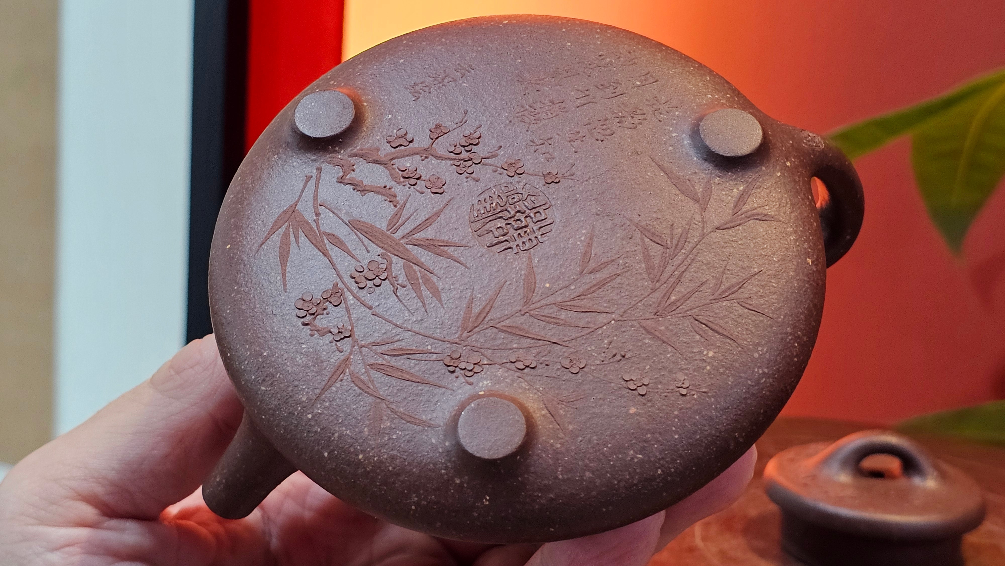 Shi Piao 石瓢 (Zi Ye Shi Piao), 191.1ml, Craftsman Yun Shen 云深 performing *EXQUISITE WHOLE-BODY Clay Sculpting 泥绘 of Plum Blossoms 梅花*, pot by Craftsman Chen Huan 陈欢; Lao Zi Ni 老紫泥 ~ Congratulations to Mr C.L.! 2046hrs 26th August 2025, Chicago! IL!