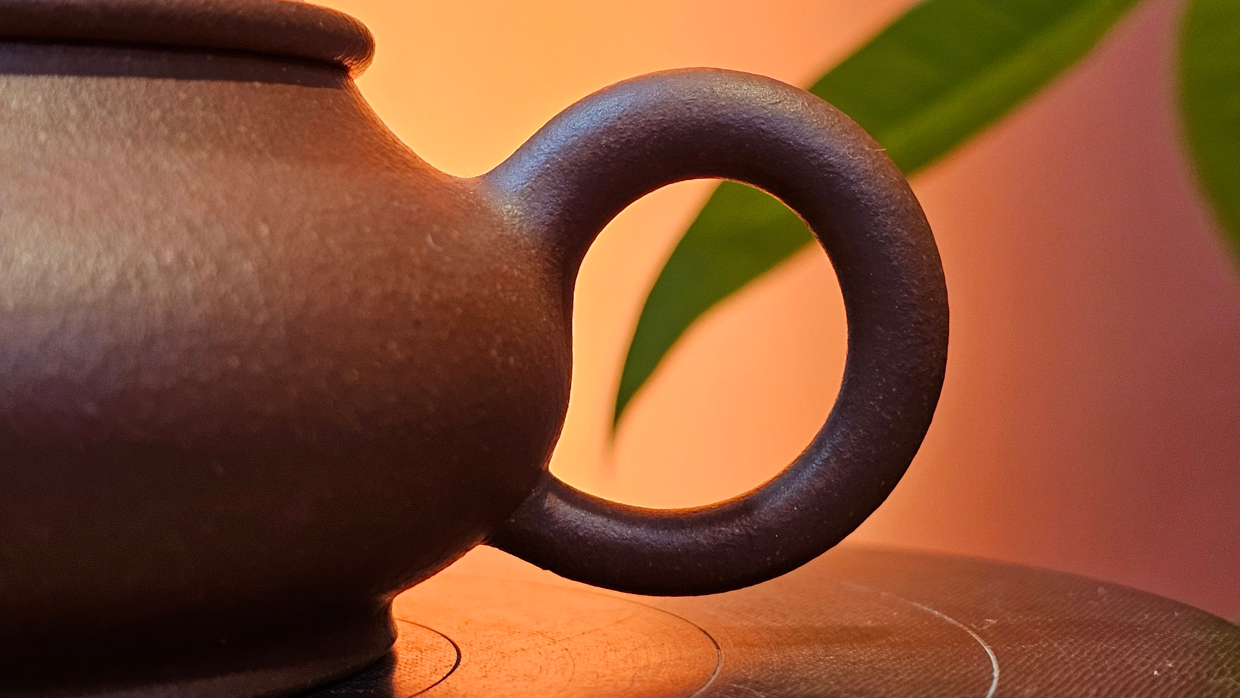 Ming Lu 明炉, 157.6ml, Hong Jiang Po Ni 红降坡泥, by our Collaborative Craftsman Chen Gui Zhi 陈桂枝。(Red JiangPoNi is rarer than Yellow JiangPoNi, XiaoMeiYao ZhuNi & ZhaoZhuang ZhuNi) ~ Congratulations to Mr J.K.! 1815hrs 1st August 2025, Stolberg, Germany🇩🇪