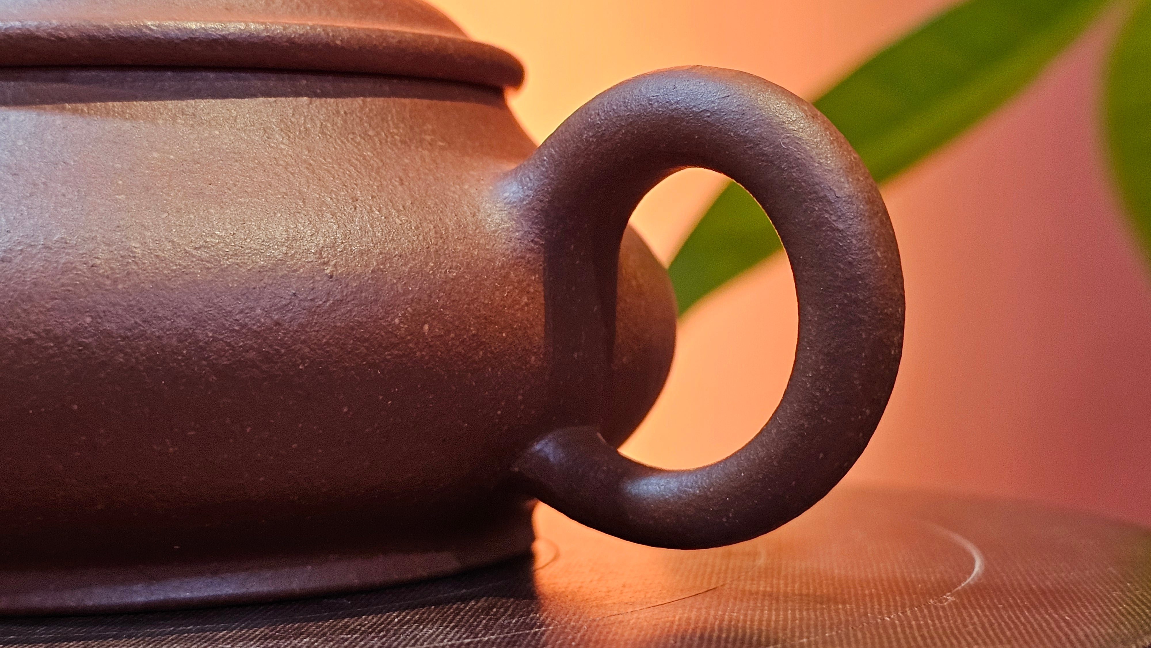 Ming Lu 明炉, 157.6ml, Hong Jiang Po Ni 红降坡泥, by our Collaborative Craftsman Chen Gui Zhi 陈桂枝。(Red JiangPoNi is rarer than Yellow JiangPoNi, XiaoMeiYao ZhuNi & ZhaoZhuang ZhuNi) ~ Congratulations to Mr J.K.! 1815hrs 1st August 2025, Stolberg, Germany🇩🇪