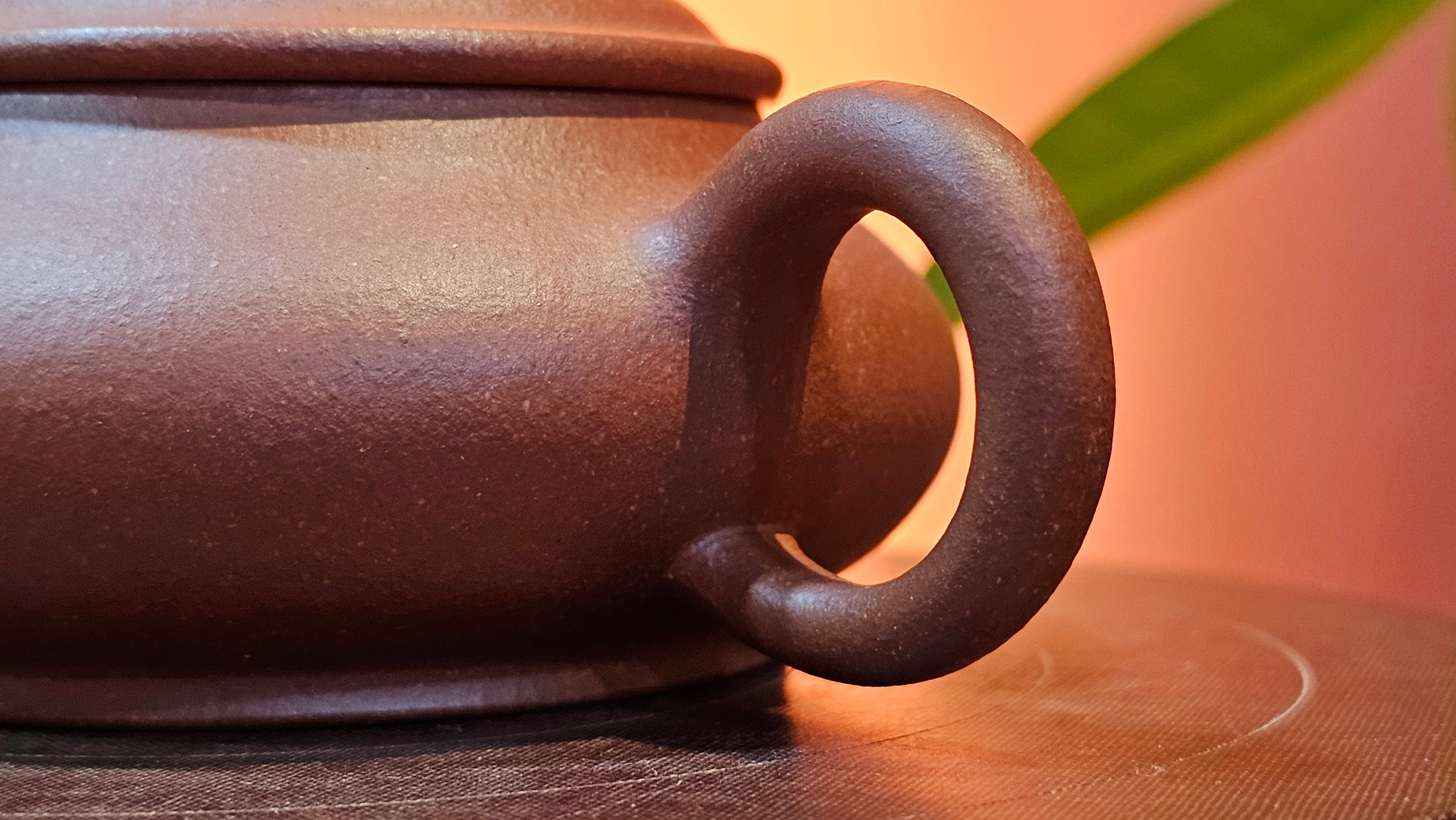 Ming Lu 明炉, 157.6ml, Hong Jiang Po Ni 红降坡泥, by our Collaborative Craftsman Chen Gui Zhi 陈桂枝。(Red JiangPoNi is rarer than Yellow JiangPoNi, XiaoMeiYao ZhuNi & ZhaoZhuang ZhuNi) ~ Congratulations to Mr J.K.! 1815hrs 1st August 2025, Stolberg, Germany🇩🇪