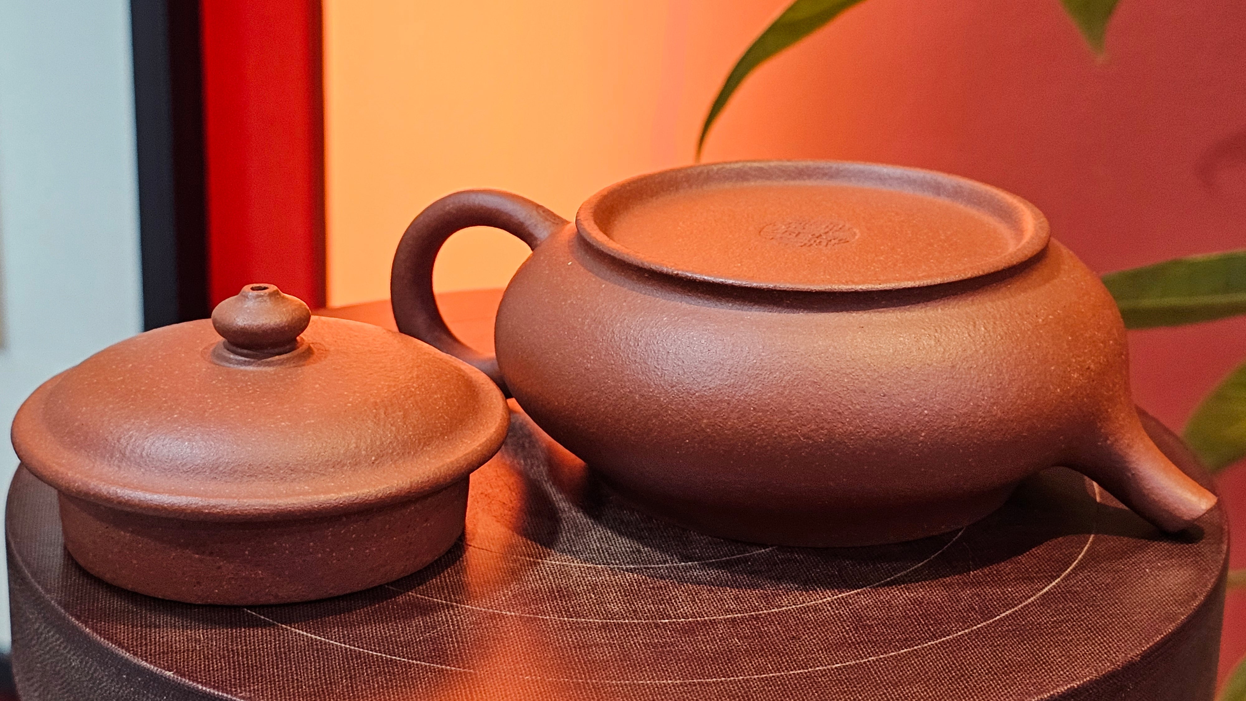 Ming Lu 明炉, 157.6ml, Hong Jiang Po Ni 红降坡泥, by our Collaborative Craftsman Chen Gui Zhi 陈桂枝。(Red JiangPoNi is rarer than Yellow JiangPoNi, XiaoMeiYao ZhuNi & ZhaoZhuang ZhuNi) ~ Congratulations to Mr J.K.! 1815hrs 1st August 2025, Stolberg, Germany🇩🇪