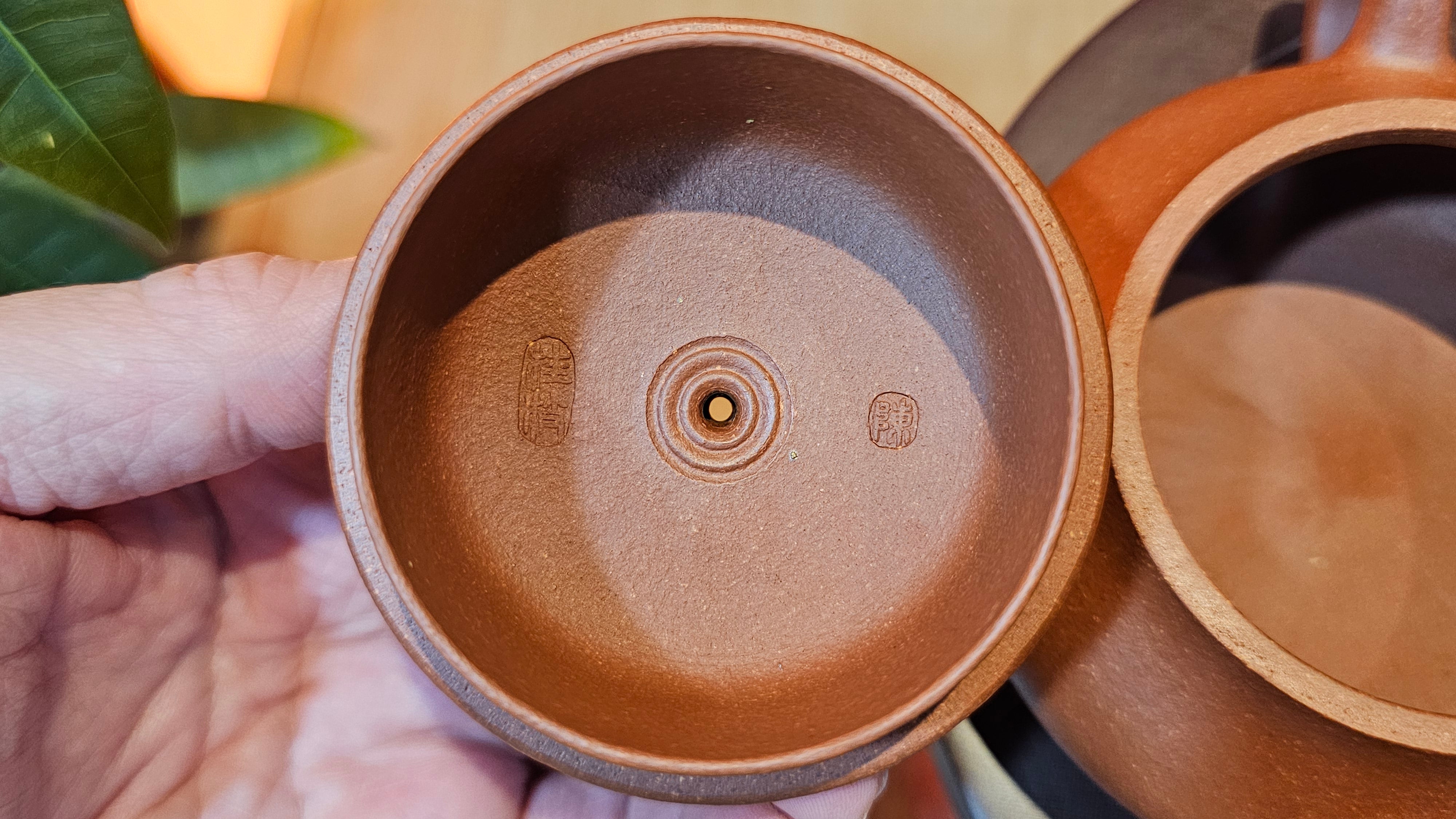 Ming Lu 明炉, 157.6ml, Hong Jiang Po Ni 红降坡泥, by our Collaborative Craftsman Chen Gui Zhi 陈桂枝。(Red JiangPoNi is rarer than Yellow JiangPoNi, XiaoMeiYao ZhuNi & ZhaoZhuang ZhuNi) ~ Congratulations to Mr J.K.! 1815hrs 1st August 2025, Stolberg, Germany🇩🇪