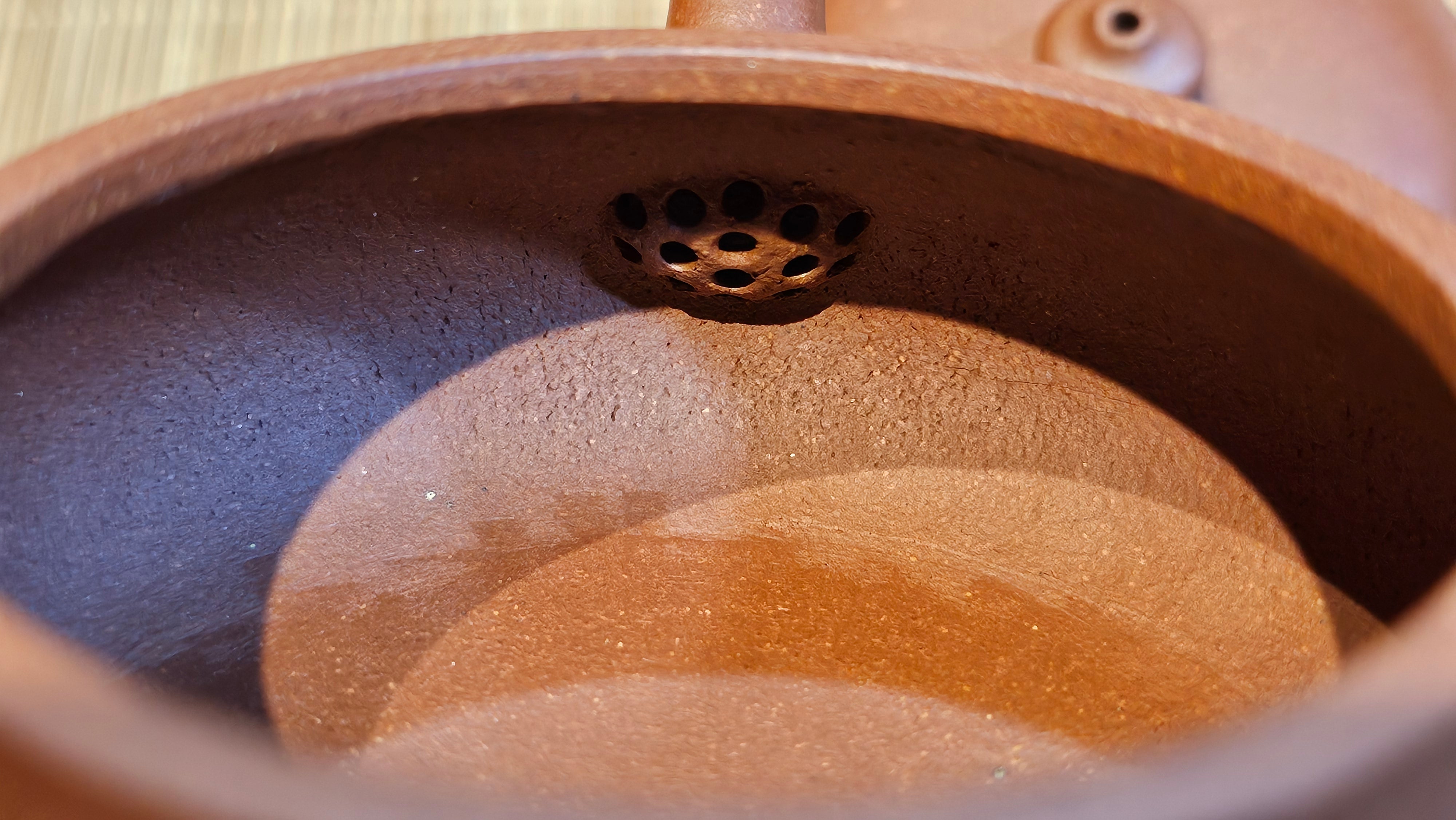 Ming Lu 明炉, 157.6ml, Hong Jiang Po Ni 红降坡泥, by our Collaborative Craftsman Chen Gui Zhi 陈桂枝。(Red JiangPoNi is rarer than Yellow JiangPoNi, XiaoMeiYao ZhuNi & ZhaoZhuang ZhuNi) ~ Congratulations to Mr J.K.! 1815hrs 1st August 2025, Stolberg, Germany🇩🇪