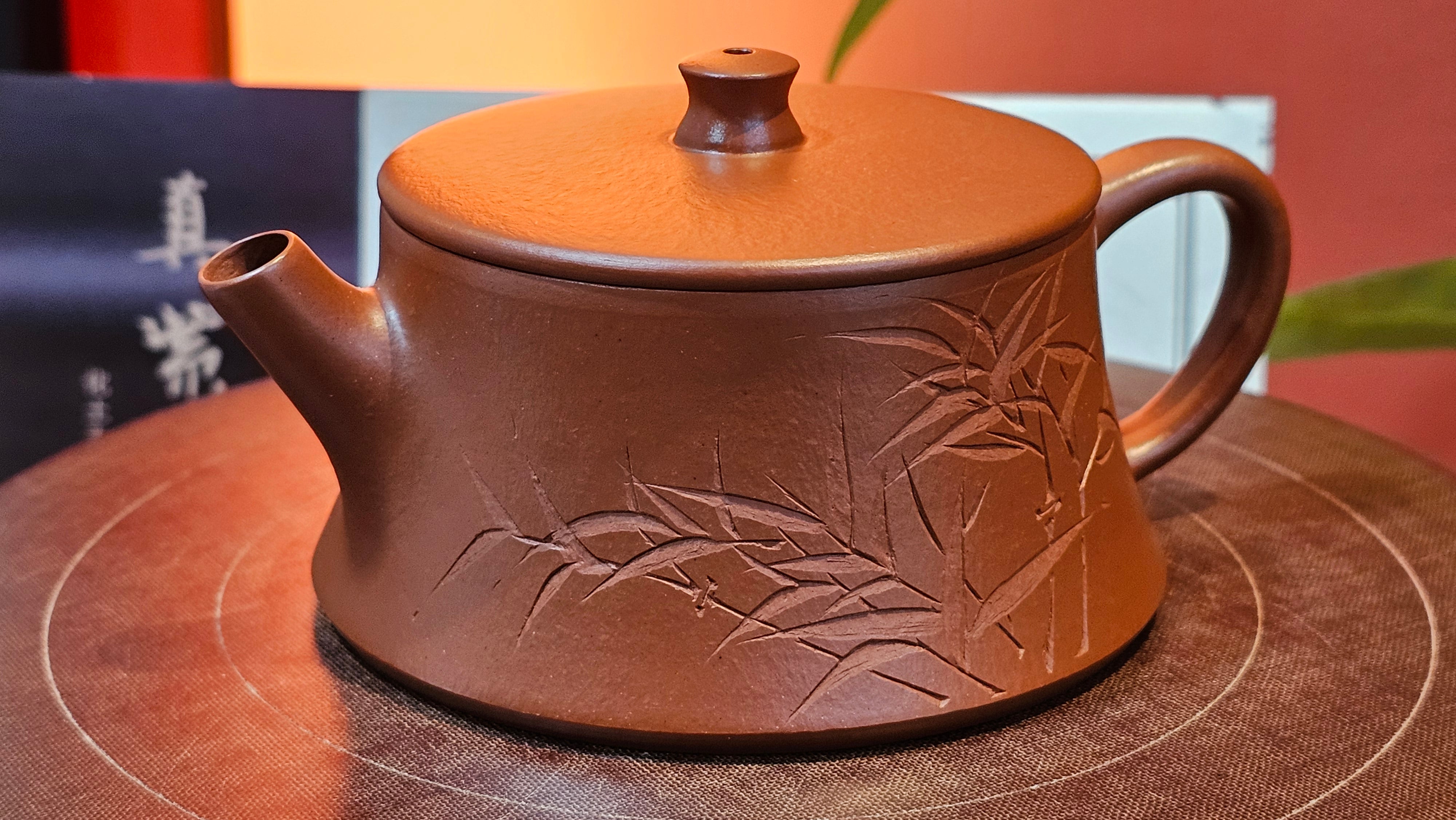 Yun Zhu 云柱 "Pillar of the Heavens", 138.7ml, Xiao Mei Yao Zhu Ni 小煤窑朱泥, by our Collaborative Craftsman Wang Hui ~ "劲竹凌风" & Bamboo Engraving by Craftsman Yi De Shu ~ Congratulations to Mr J.G.!2339hrs 4th August 2025, Bellevue Hill, Australia🇦🇺!