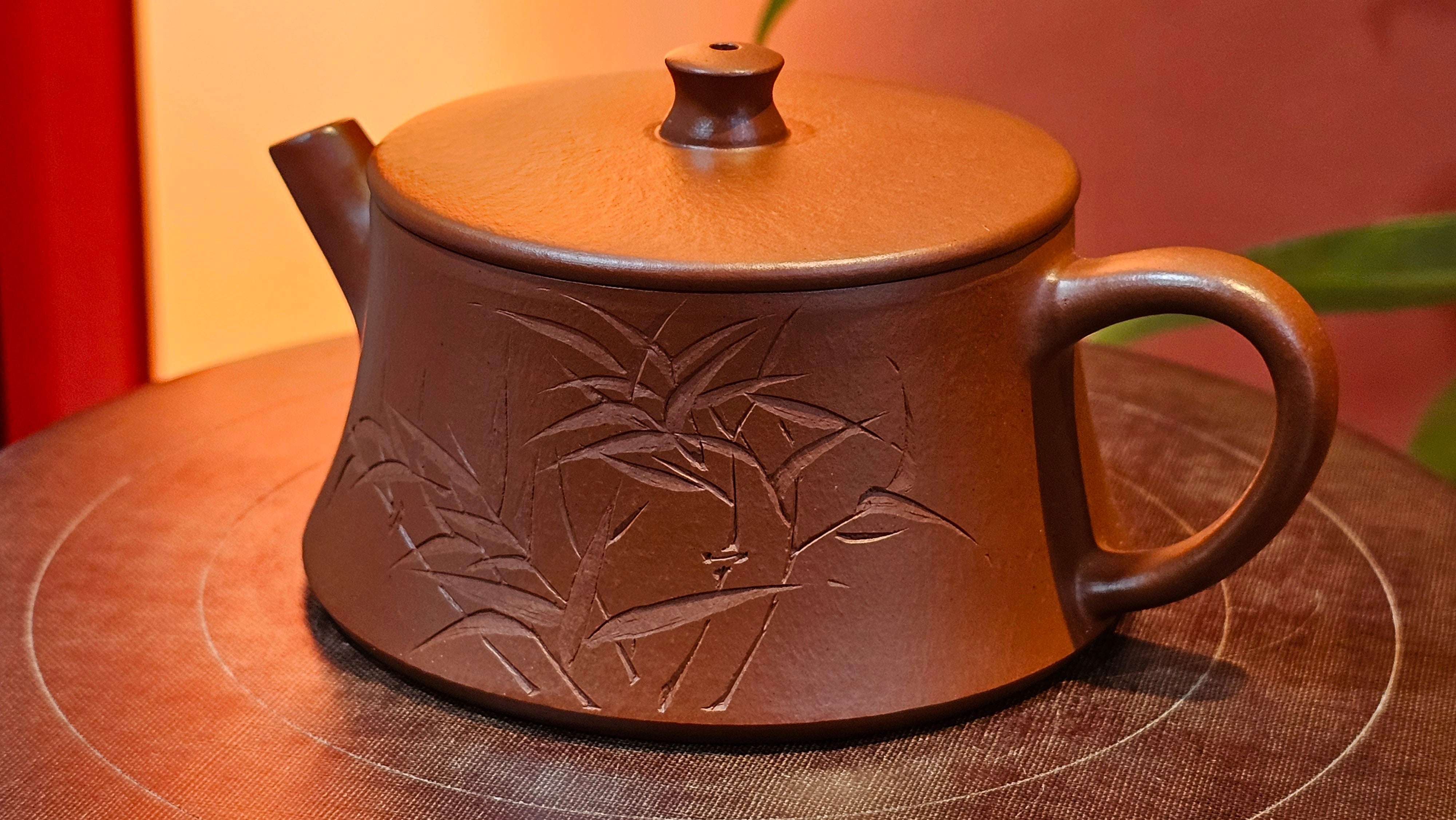 Yun Zhu 云柱 "Pillar of the Heavens", 138.7ml, Xiao Mei Yao Zhu Ni 小煤窑朱泥, by our Collaborative Craftsman Wang Hui ~ "劲竹凌风" & Bamboo Engraving by Craftsman Yi De Shu ~ Congratulations to Mr J.G.!2339hrs 4th August 2025, Bellevue Hill, Australia🇦🇺!