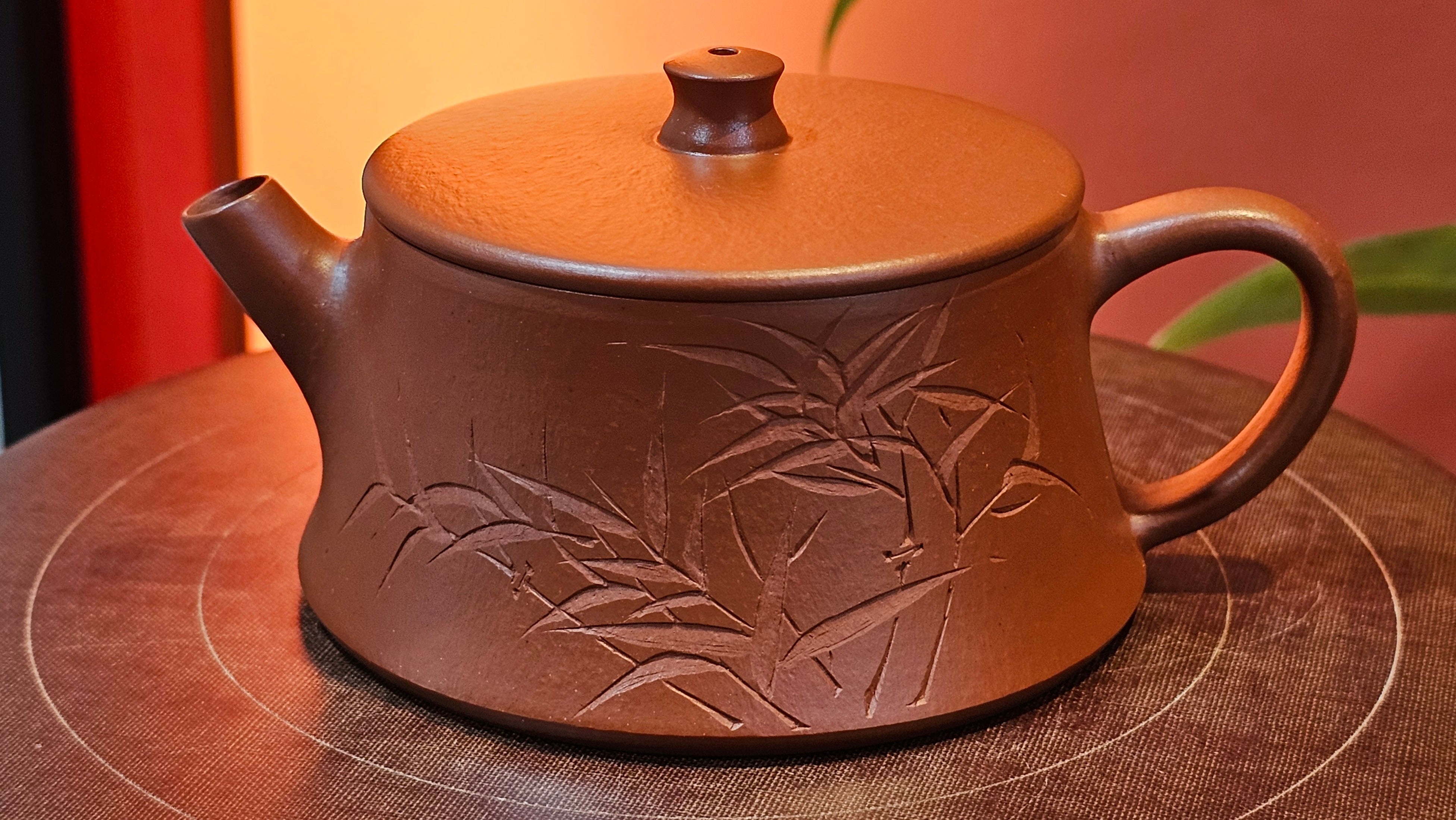 Yun Zhu 云柱 "Pillar of the Heavens", 138.7ml, Xiao Mei Yao Zhu Ni 小煤窑朱泥, by our Collaborative Craftsman Wang Hui ~ "劲竹凌风" & Bamboo Engraving by Craftsman Yi De Shu ~ Congratulations to Mr J.G.!2339hrs 4th August 2025, Bellevue Hill, Australia🇦🇺!