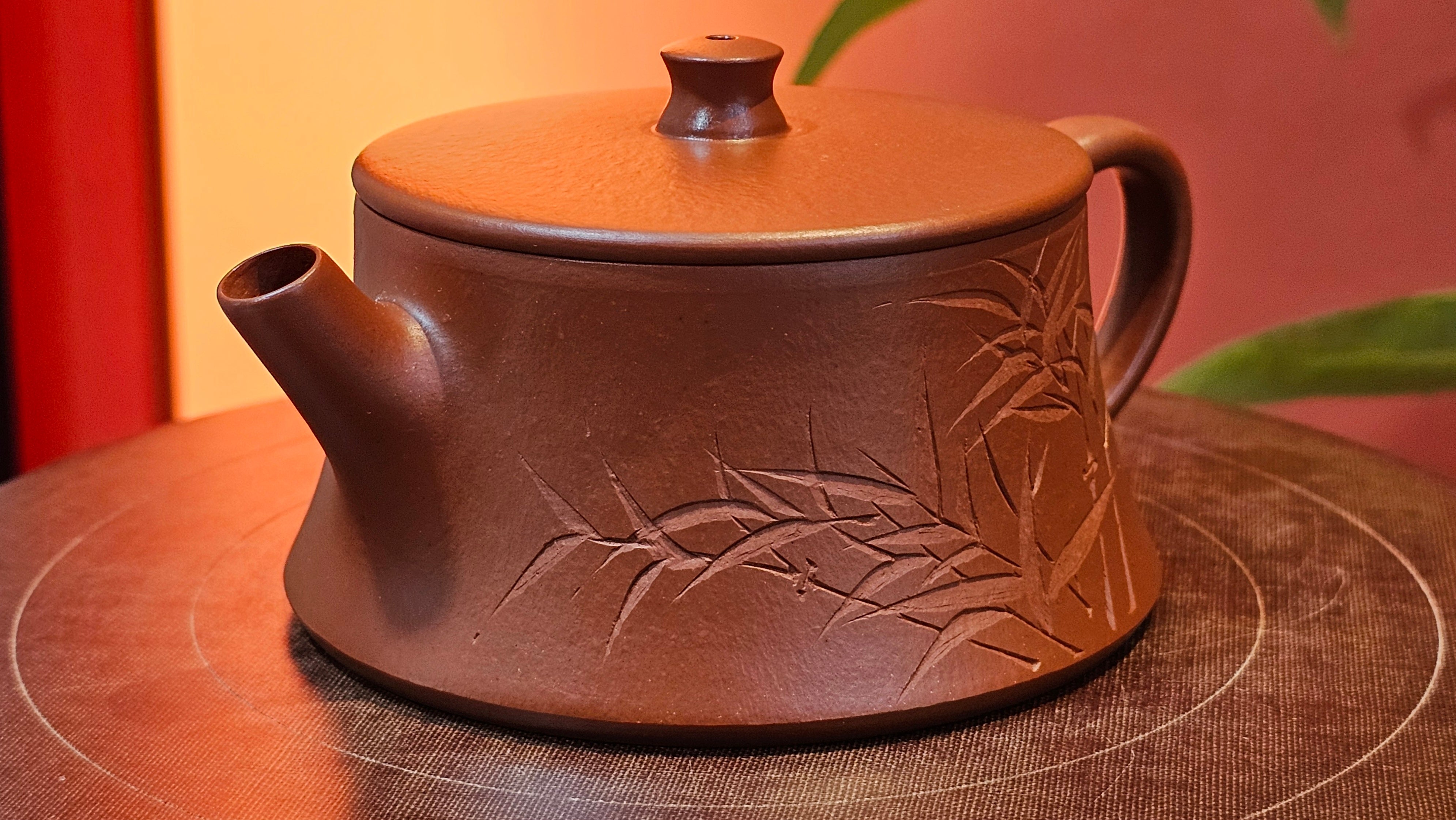 Yun Zhu 云柱 "Pillar of the Heavens", 138.7ml, Xiao Mei Yao Zhu Ni 小煤窑朱泥, by our Collaborative Craftsman Wang Hui ~ "劲竹凌风" & Bamboo Engraving by Craftsman Yi De Shu ~ Congratulations to Mr J.G.!2339hrs 4th August 2025, Bellevue Hill, Australia🇦🇺!