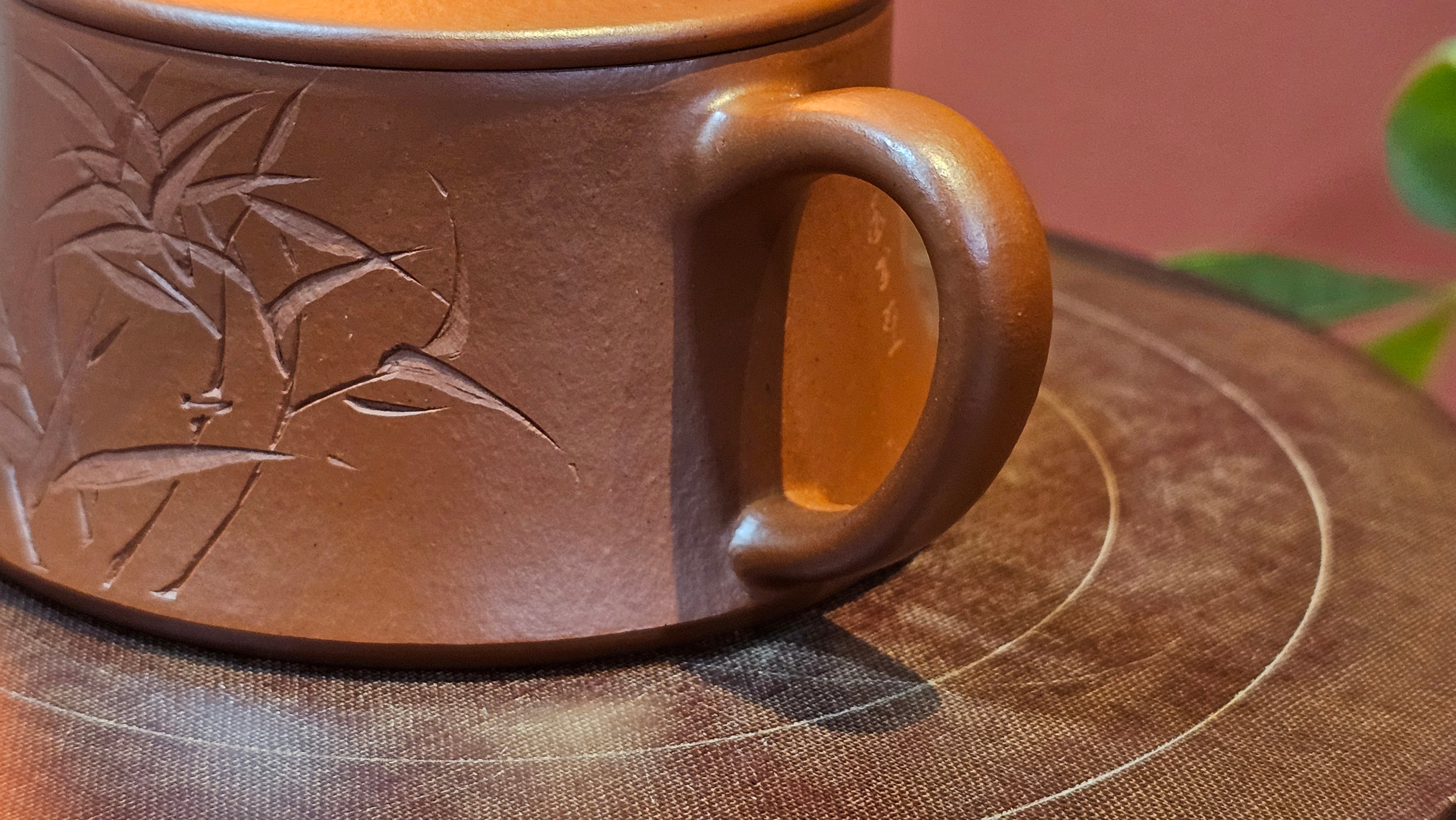 Yun Zhu 云柱 "Pillar of the Heavens", 138.7ml, Xiao Mei Yao Zhu Ni 小煤窑朱泥, by our Collaborative Craftsman Wang Hui ~ "劲竹凌风" & Bamboo Engraving by Craftsman Yi De Shu ~ Congratulations to Mr J.G.!2339hrs 4th August 2025, Bellevue Hill, Australia🇦🇺!