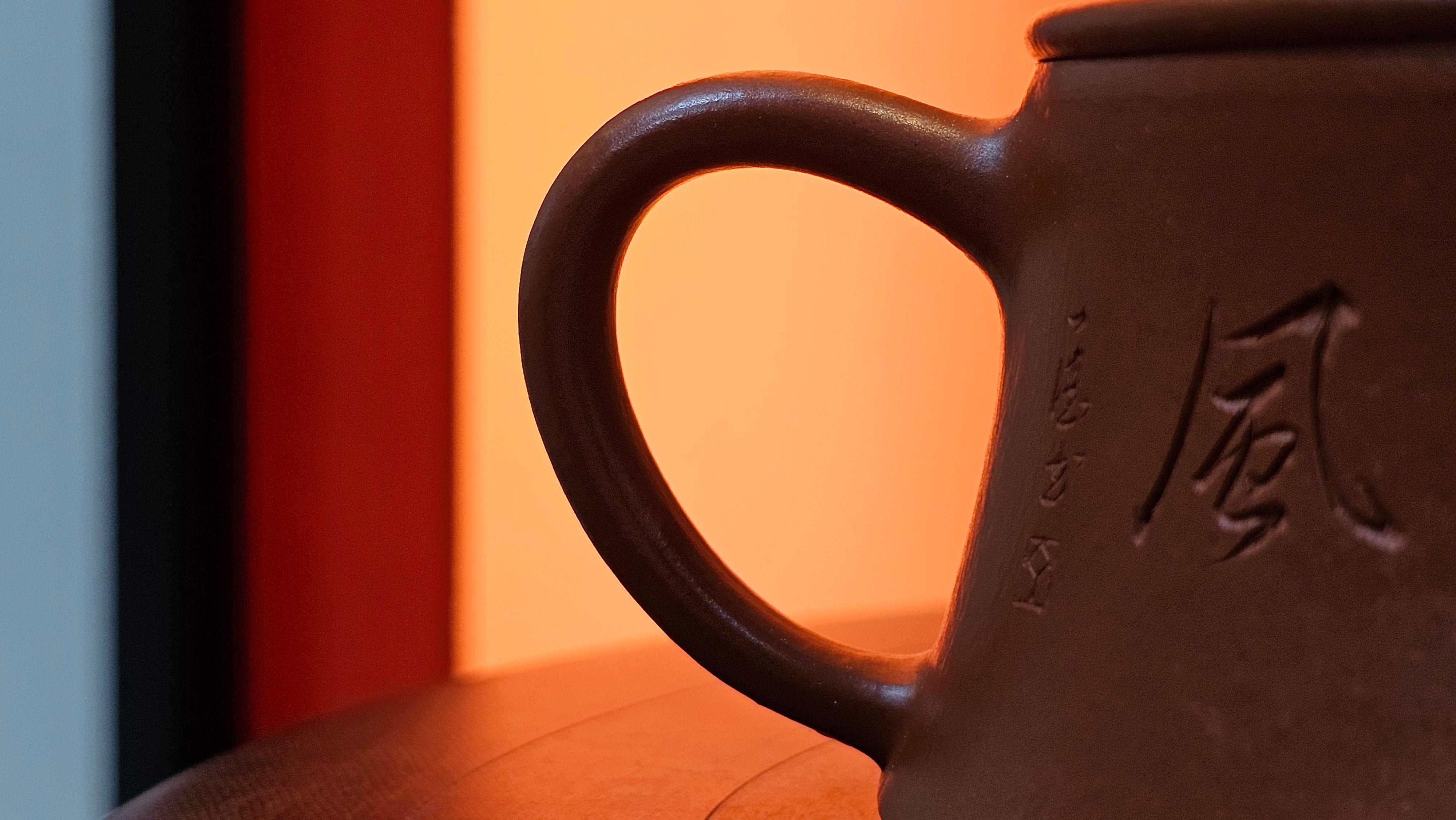 Yun Zhu 云柱 "Pillar of the Heavens", 138.7ml, Xiao Mei Yao Zhu Ni 小煤窑朱泥, by our Collaborative Craftsman Wang Hui ~ "劲竹凌风" & Bamboo Engraving by Craftsman Yi De Shu ~ Congratulations to Mr J.G.!2339hrs 4th August 2025, Bellevue Hill, Australia🇦🇺!