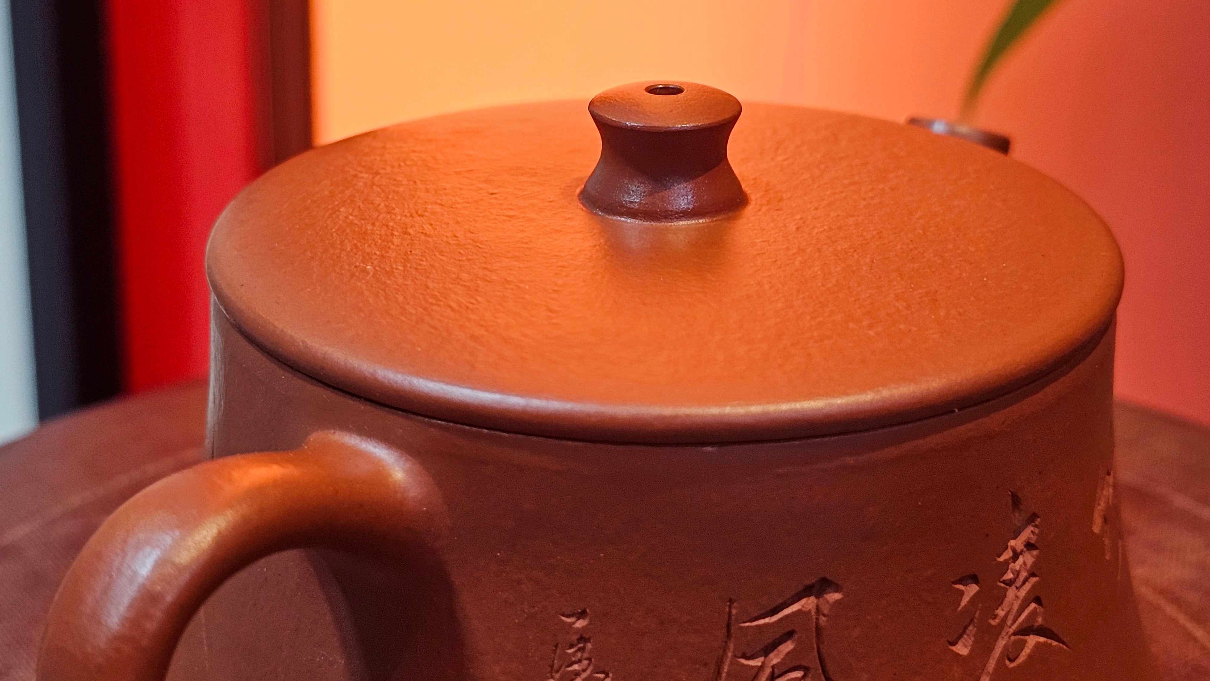 Yun Zhu 云柱 "Pillar of the Heavens", 138.7ml, Xiao Mei Yao Zhu Ni 小煤窑朱泥, by our Collaborative Craftsman Wang Hui ~ "劲竹凌风" & Bamboo Engraving by Craftsman Yi De Shu ~ Congratulations to Mr J.G.!2339hrs 4th August 2025, Bellevue Hill, Australia🇦🇺!