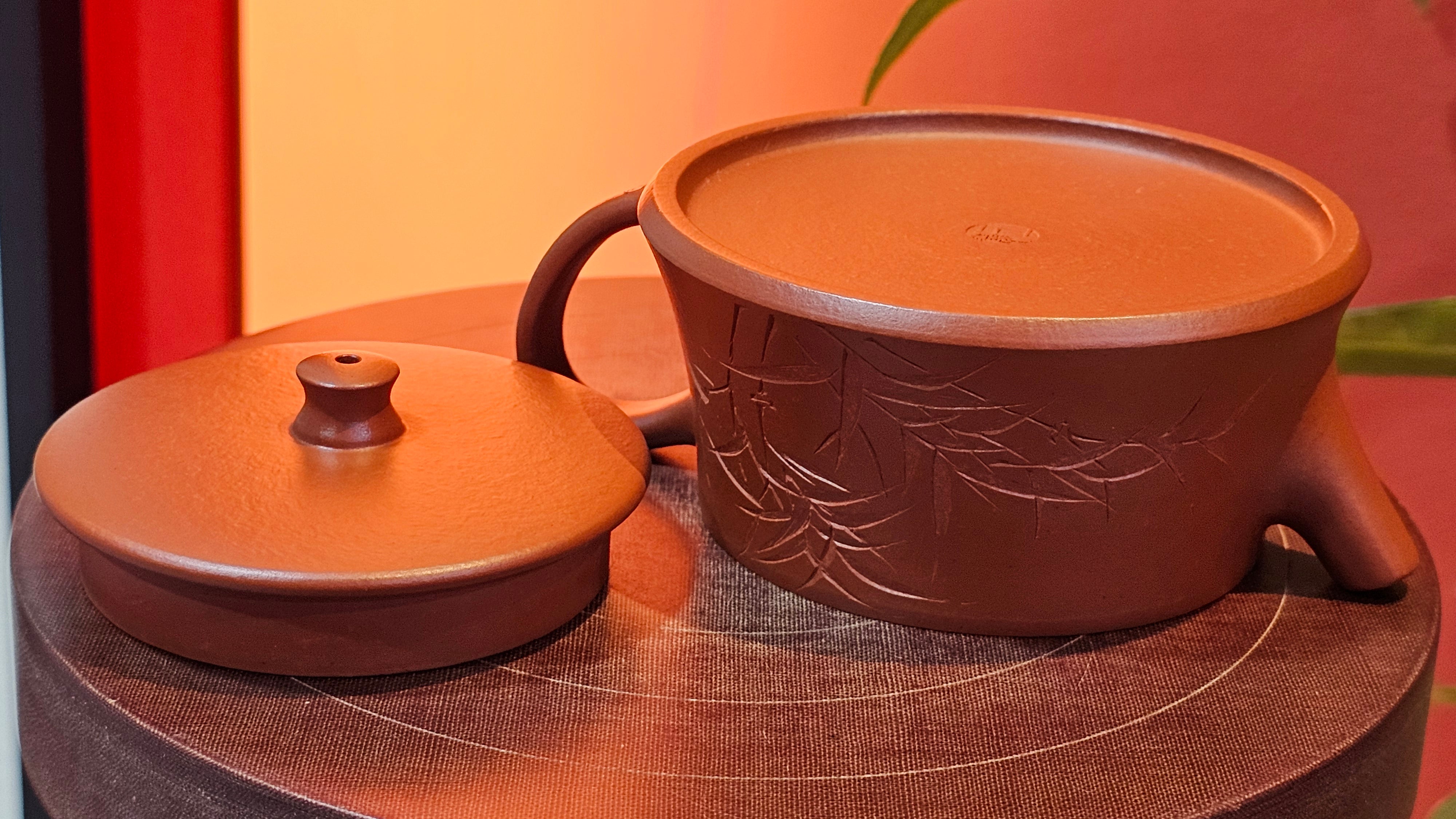 Yun Zhu 云柱 "Pillar of the Heavens", 138.7ml, Xiao Mei Yao Zhu Ni 小煤窑朱泥, by our Collaborative Craftsman Wang Hui ~ "劲竹凌风" & Bamboo Engraving by Craftsman Yi De Shu ~ Congratulations to Mr J.G.!2339hrs 4th August 2025, Bellevue Hill, Australia🇦🇺!