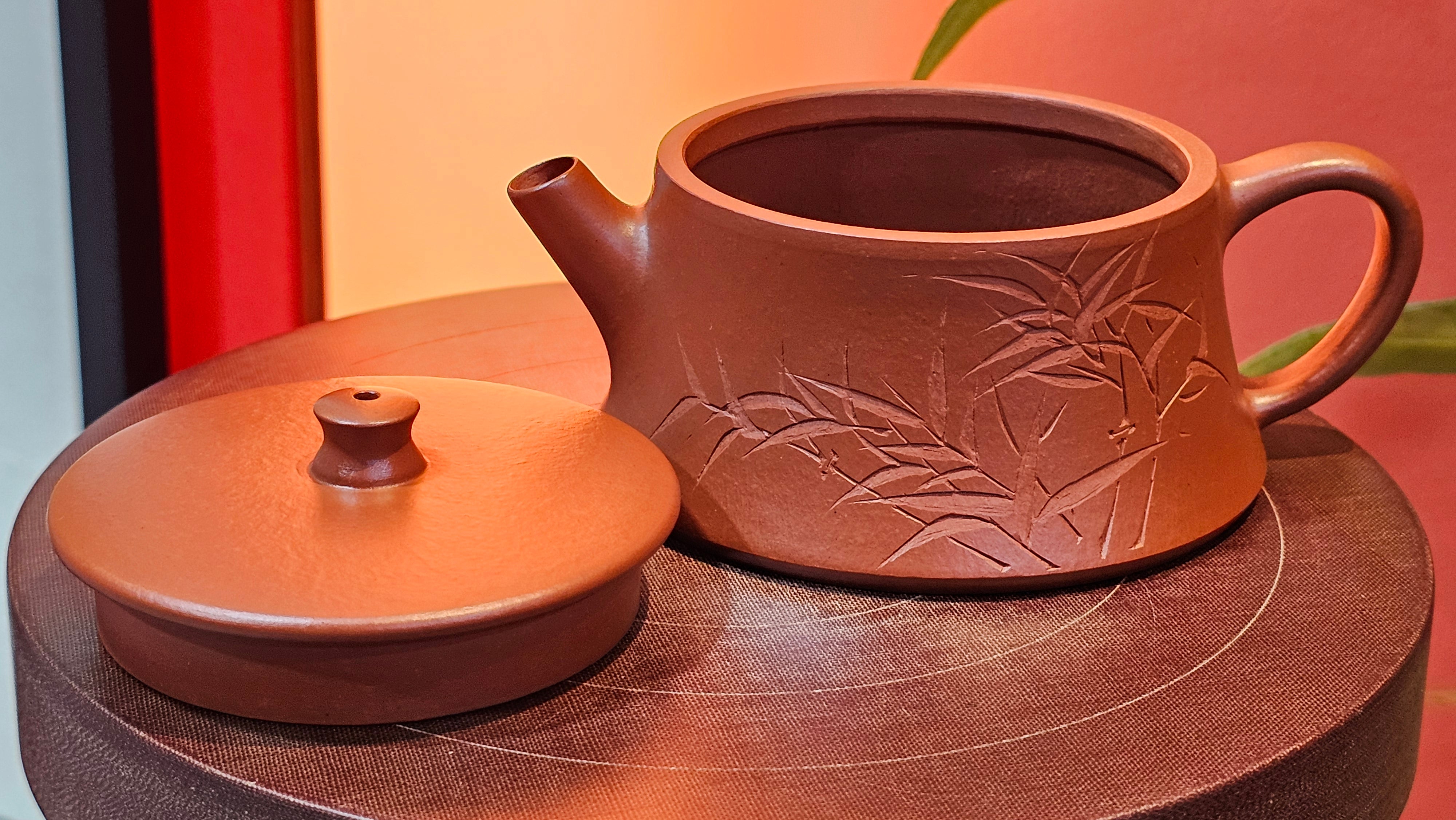 Yun Zhu 云柱 "Pillar of the Heavens", 138.7ml, Xiao Mei Yao Zhu Ni 小煤窑朱泥, by our Collaborative Craftsman Wang Hui ~ "劲竹凌风" & Bamboo Engraving by Craftsman Yi De Shu ~ Congratulations to Mr J.G.!2339hrs 4th August 2025, Bellevue Hill, Australia🇦🇺!